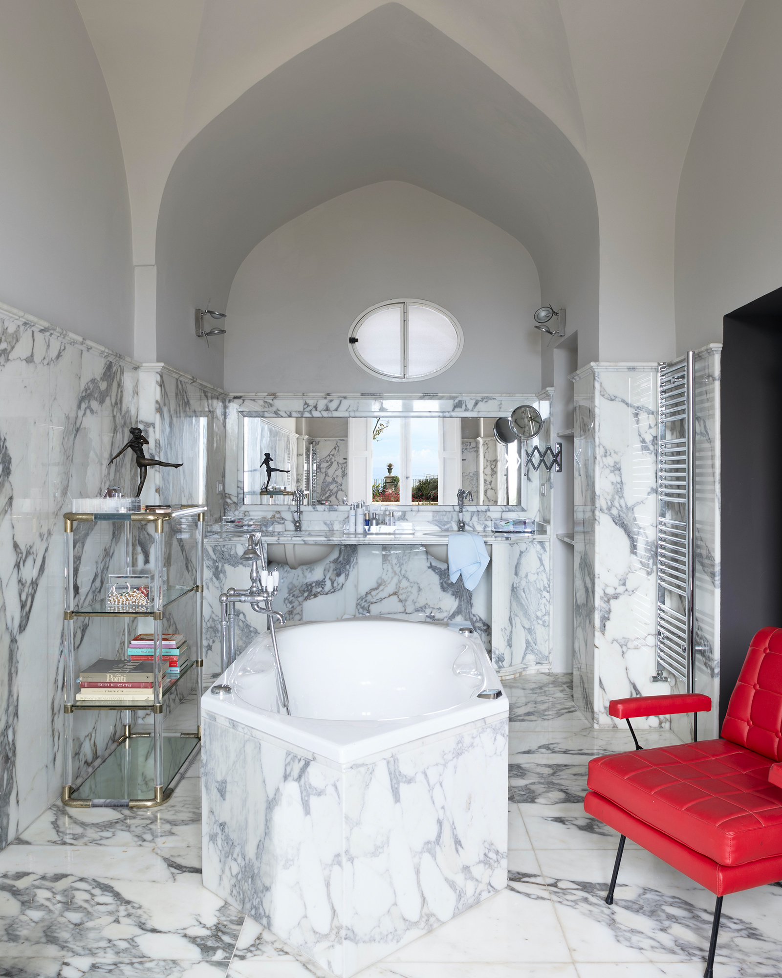 villa-jolanda_villa_puglia-italy_interior-bathroom-tub.jpg