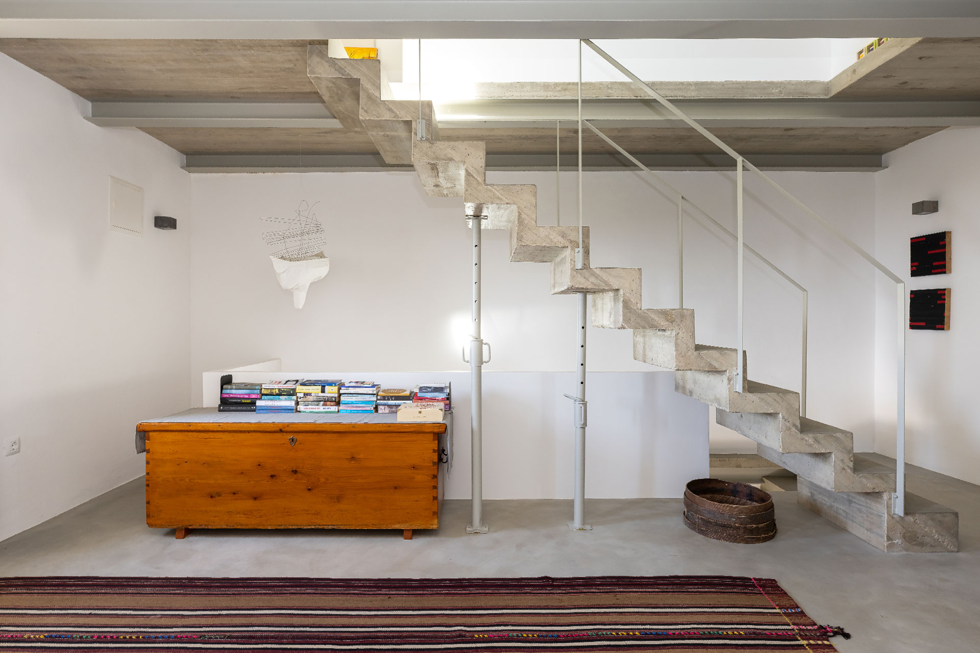 sisters-homes-vidovici-11_house_Vidovići-croatia_interior-stairs-design.jpg
