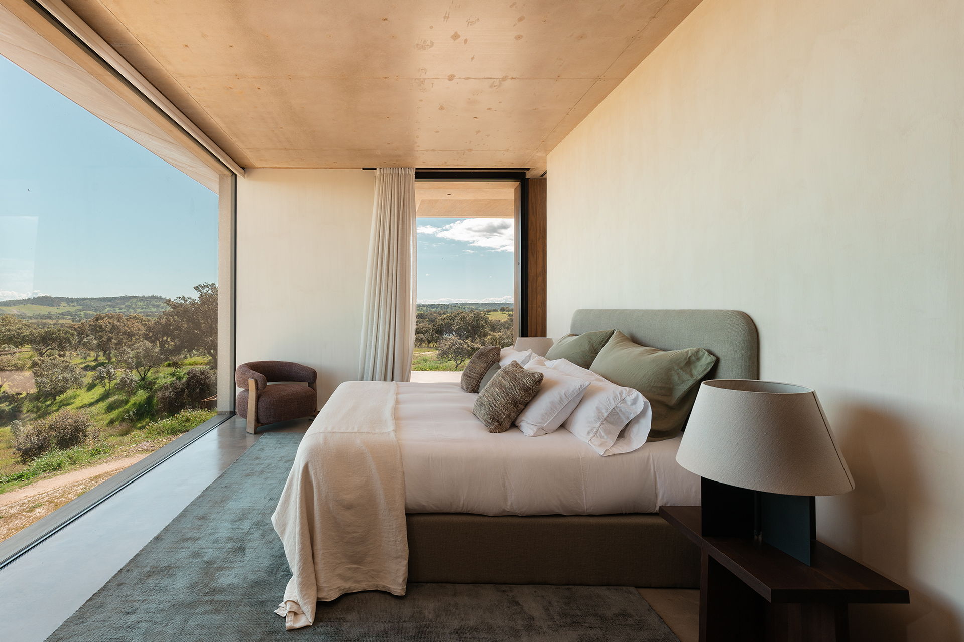 casa-lumi_villa_setubal-portugal_interior-bedroom.jpg