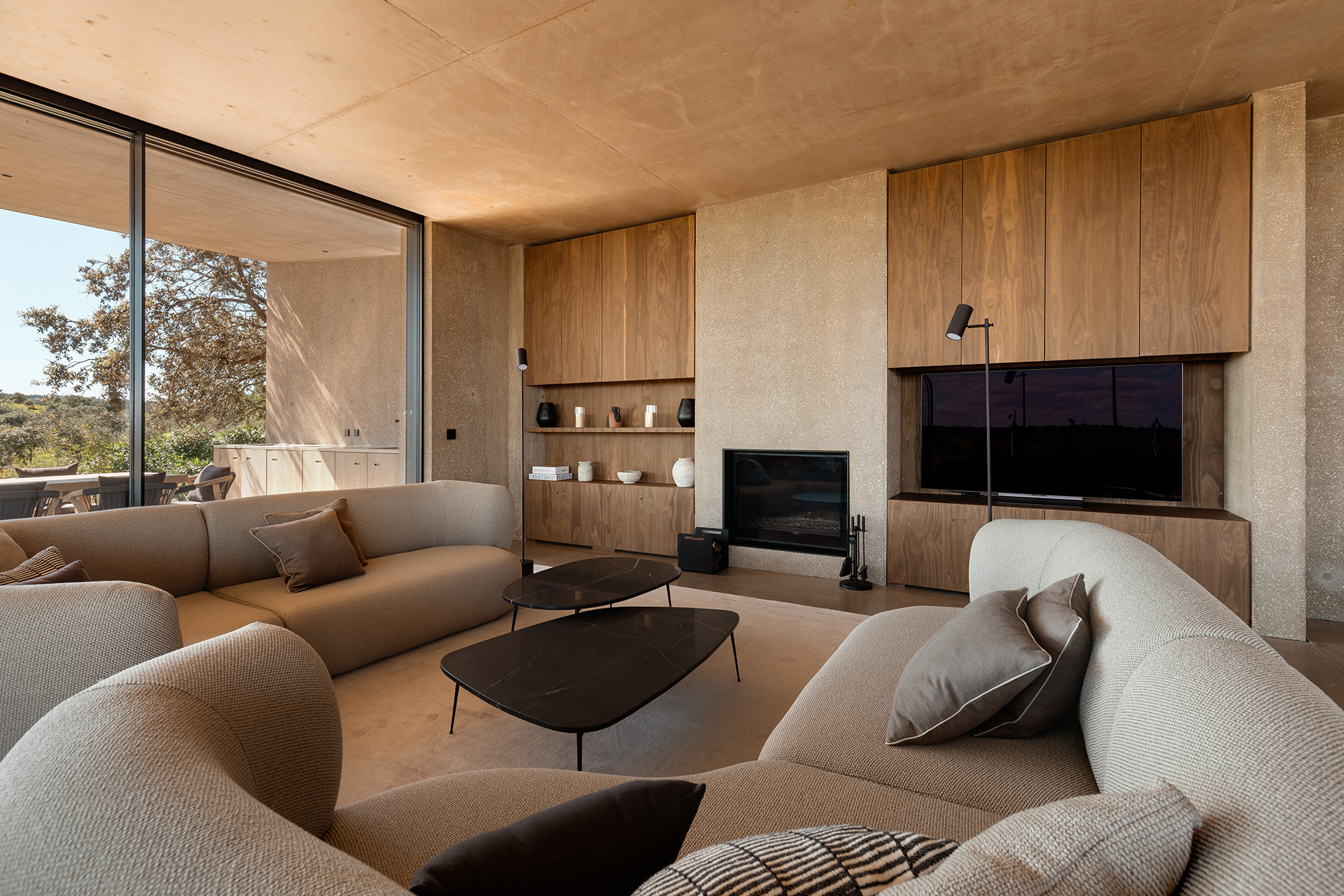 casa-lumi_villa_setubal-portugal_interior-living-room.jpg