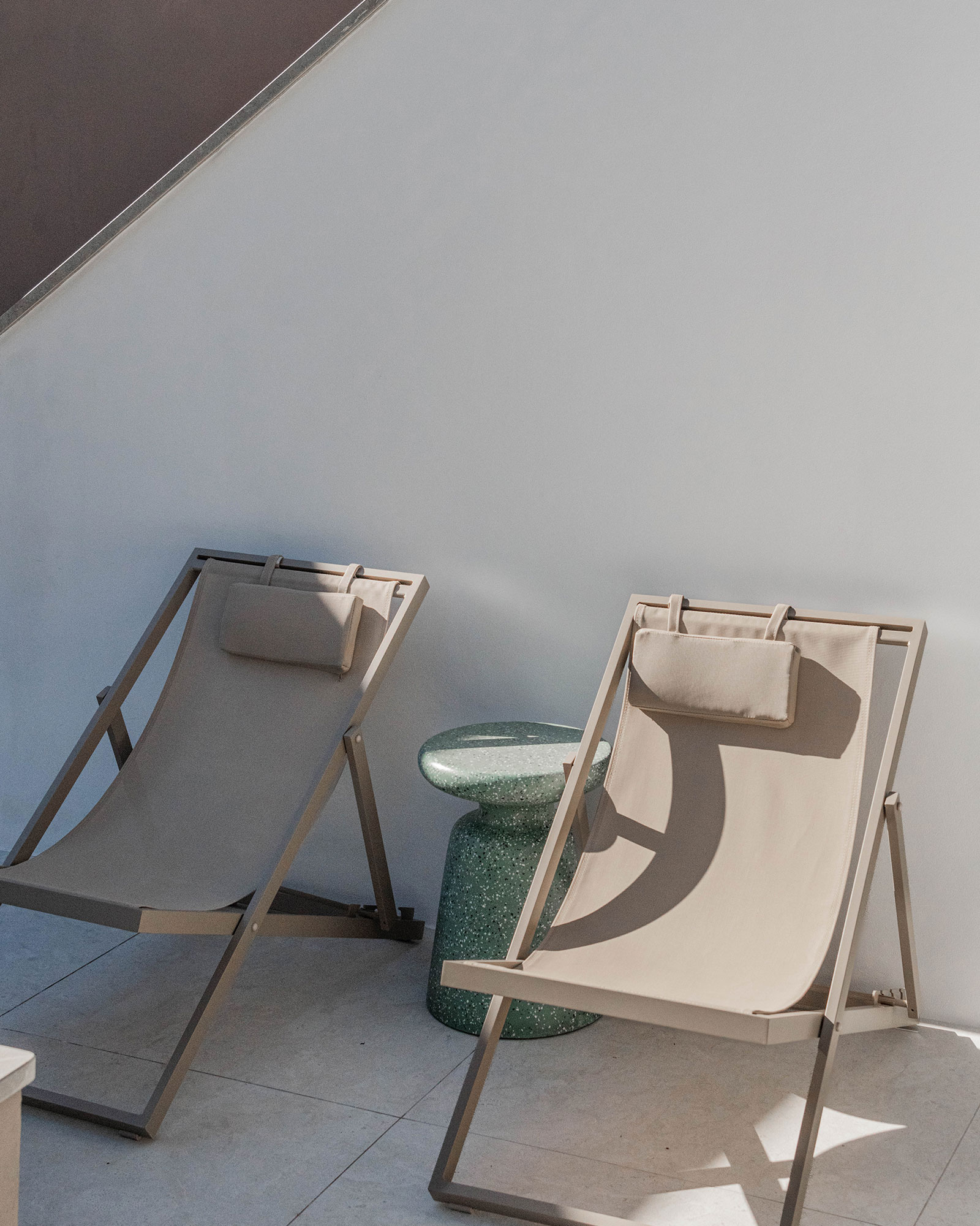 casa-dima_villa_faro-portugal_exterior-chairs.jpg