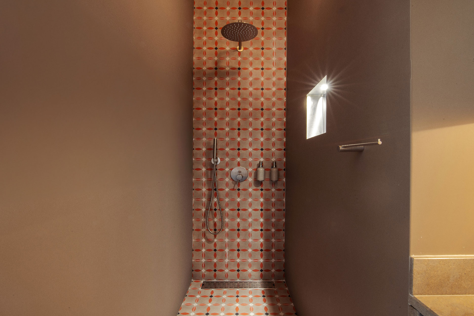 casa-dima_villa_faro-portugal_interior-bathroom-shower.jpg