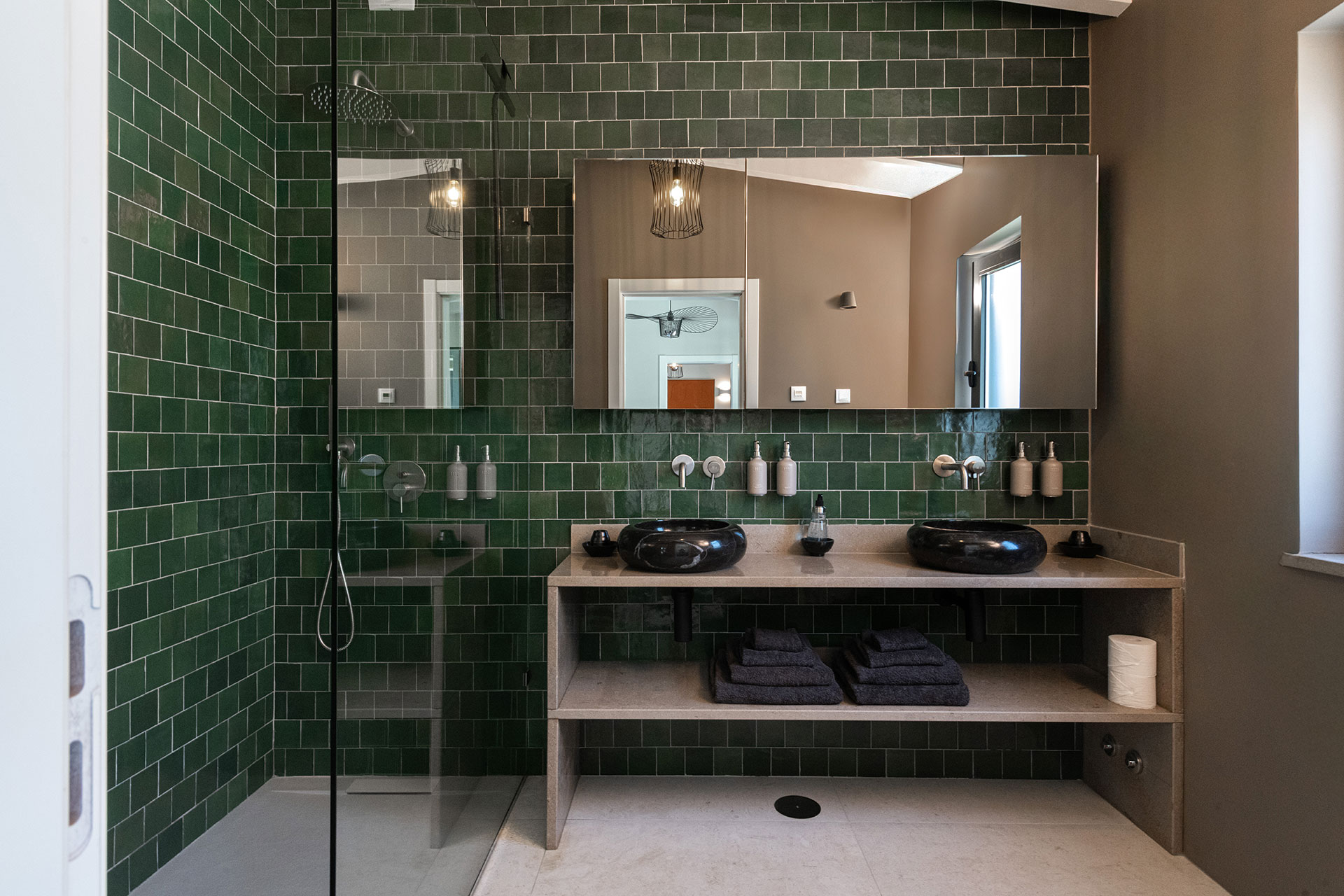casa-dima_villa_faro-portugal_interior-green-bathroom.jpg