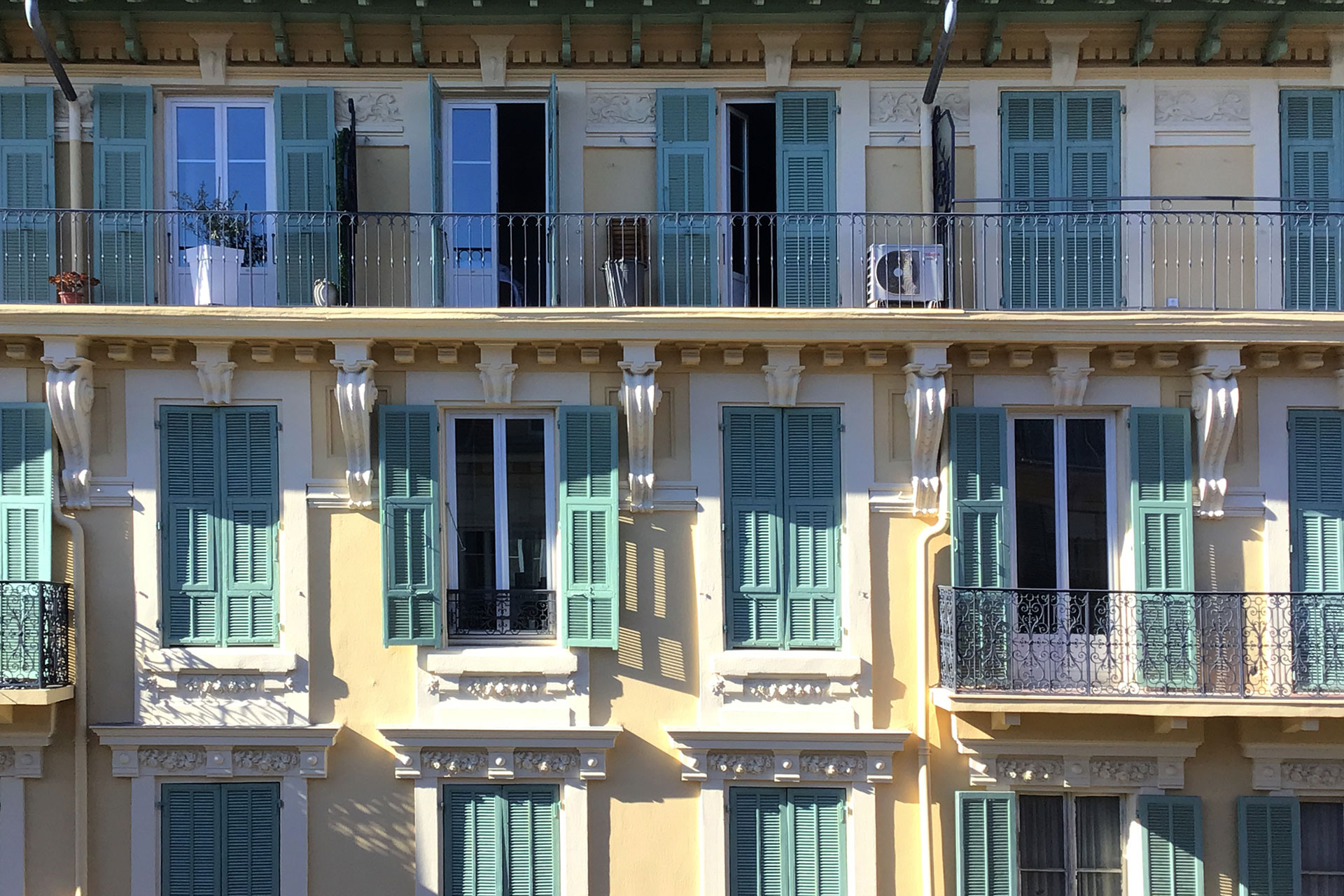 carabacel-apartment_apartment_nice-france_exterior-facade.jpg