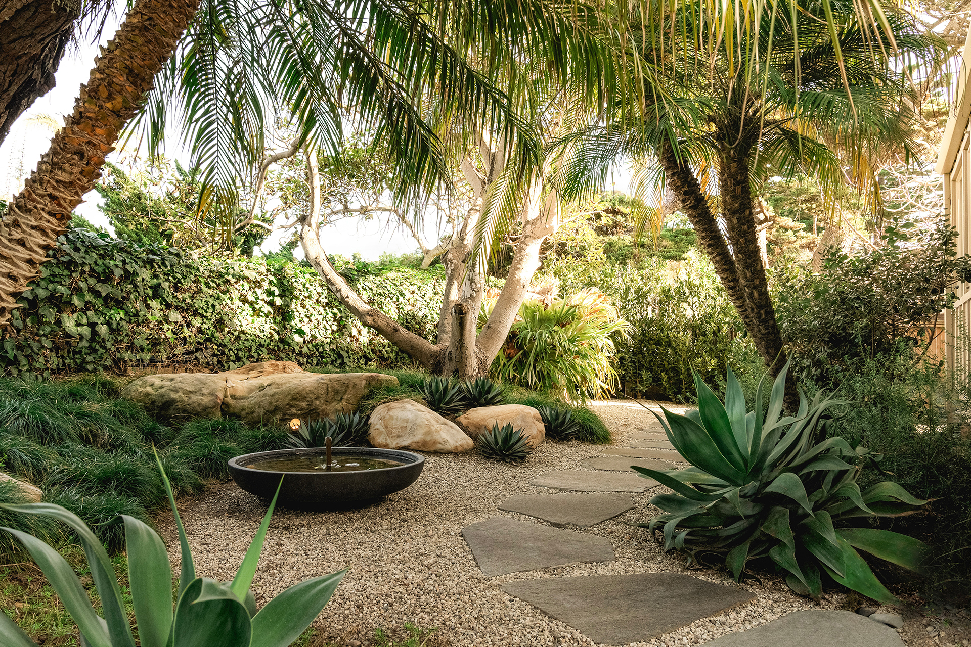 the-point-at-rincon_beachhouse_california-usa_exterior-garden.jpg