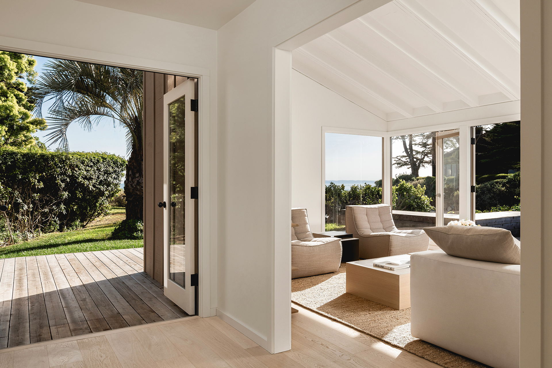 the-point-at-rincon_beachhouse_california-usa_interior-entrance.jpg