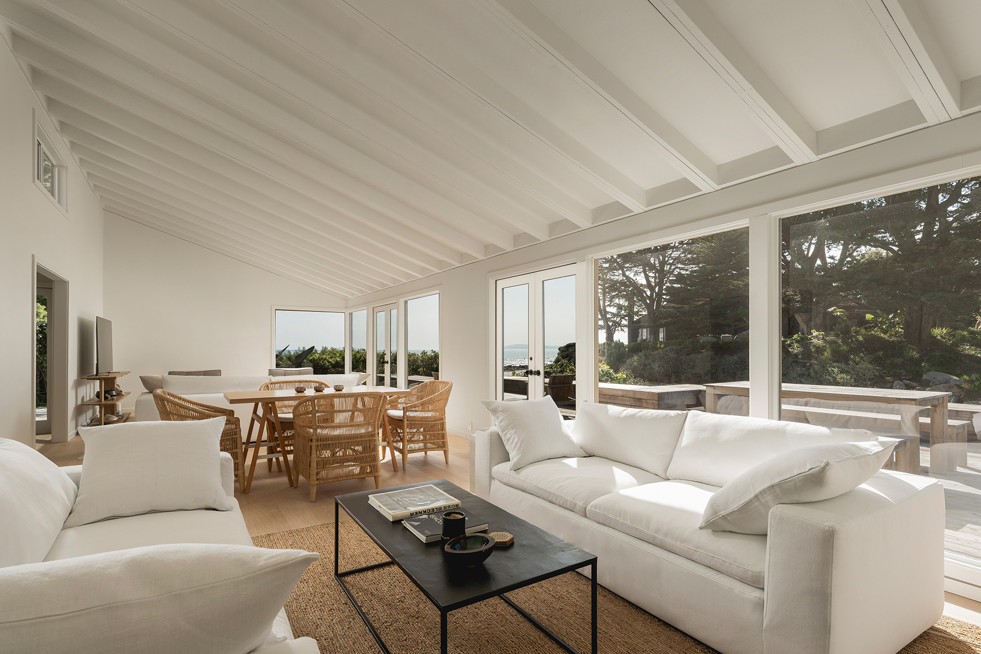 the-point-at-rincon_beachhouse_california-usa_interior-living-room.jpg
