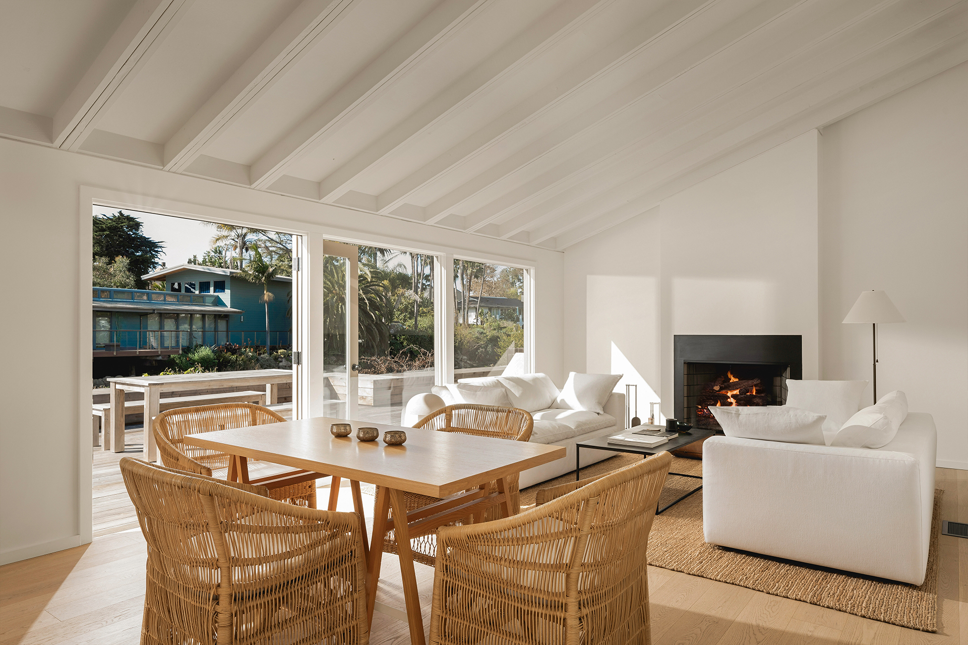 the-point-at-rincon_beachhouse_california-usa_interior-table.jpg