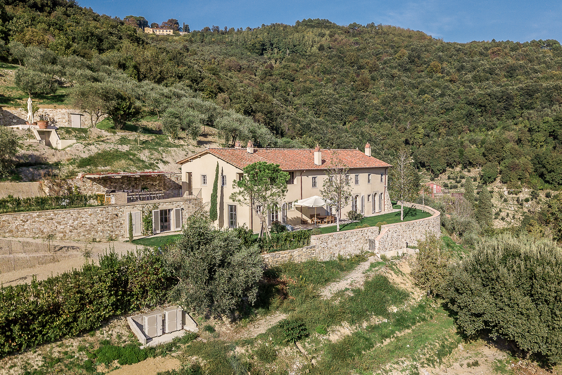 la-rocca-by-boutique_farmhouse_tuscany-italy_exterior-drone.jpg