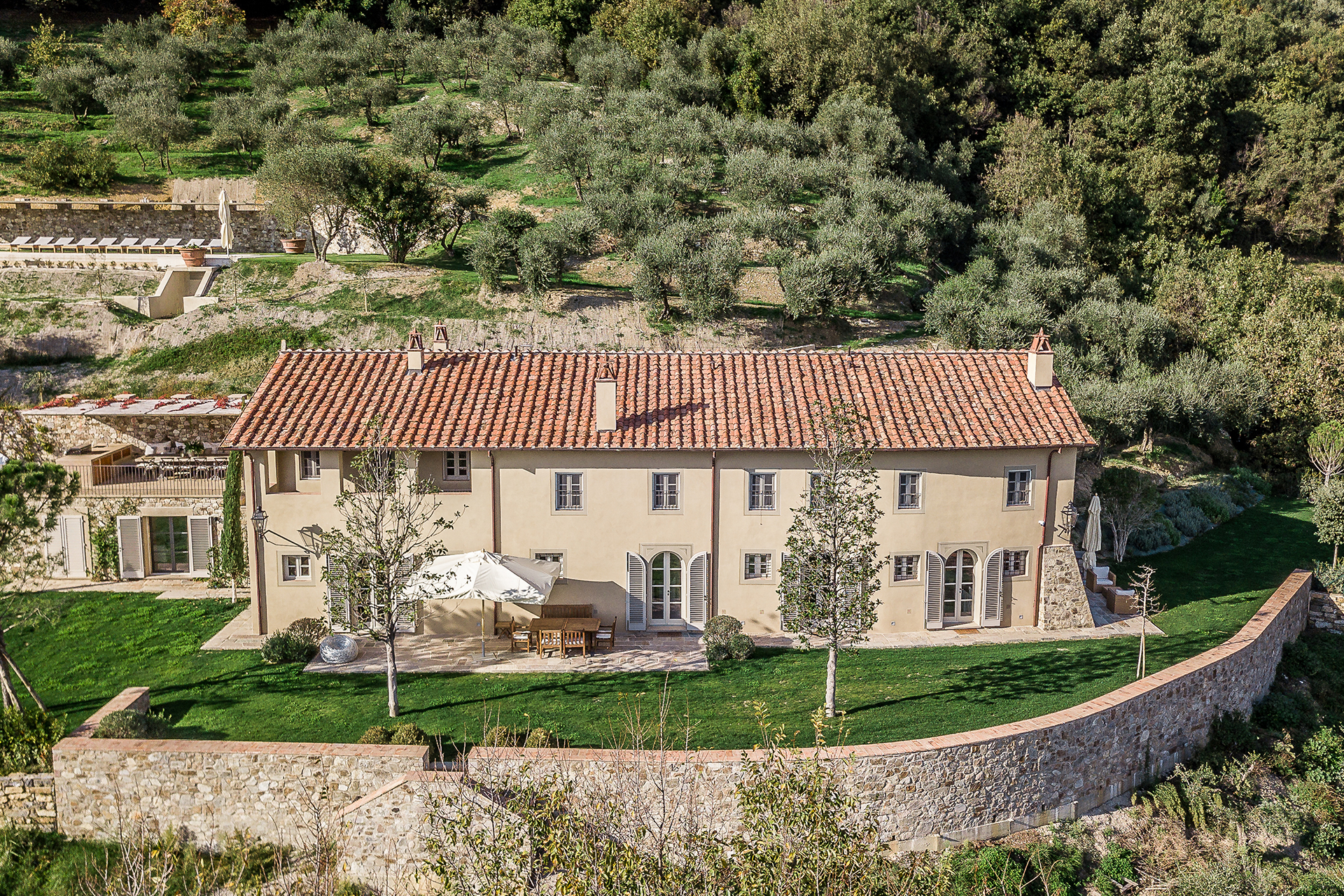 la-rocca-by-boutique_farmhouse_tuscany-italy_exterior-drone-facade.jpg