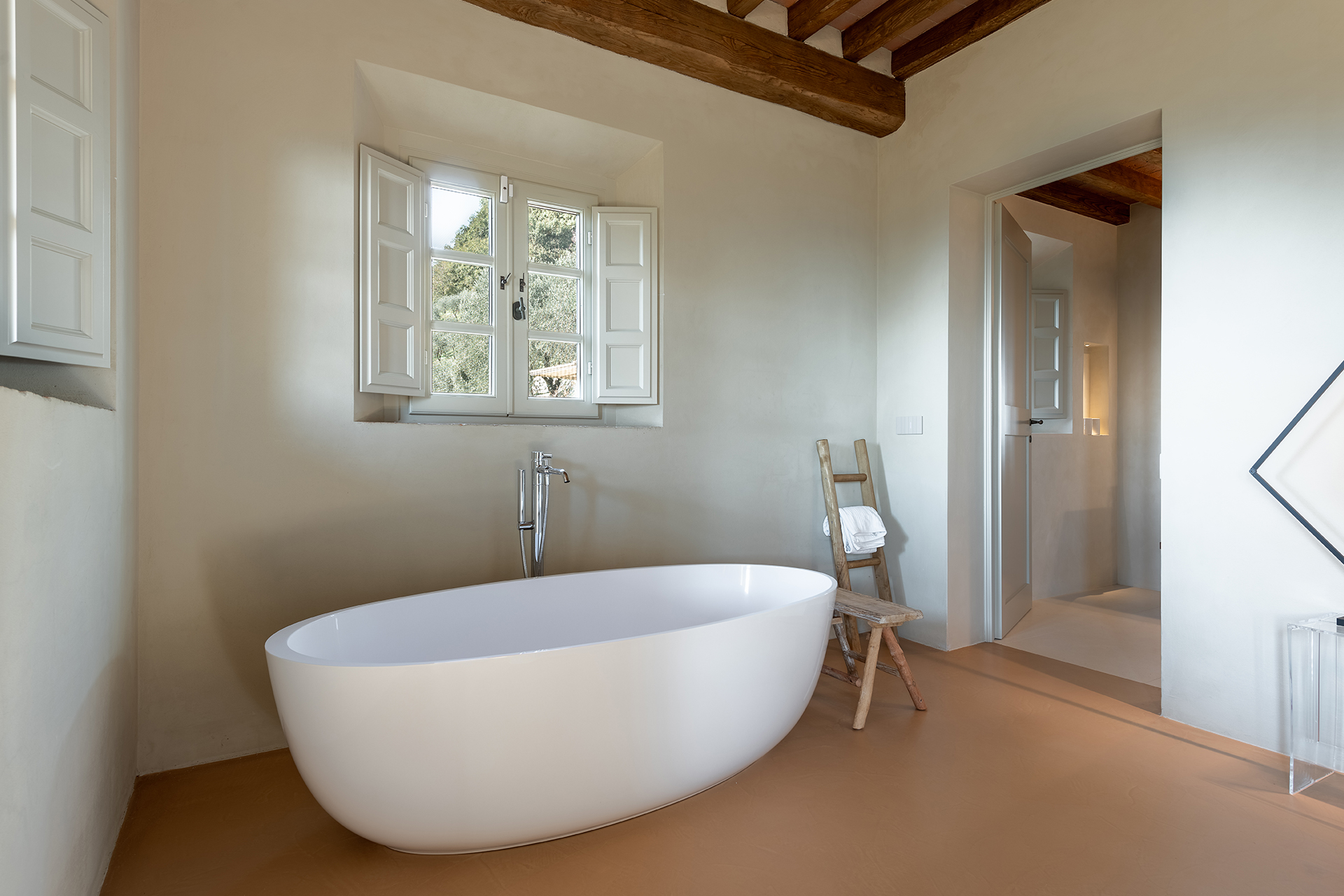 la-rocca-by-boutique_farmhouse_tuscany-italy_interior-bathtub.jpg