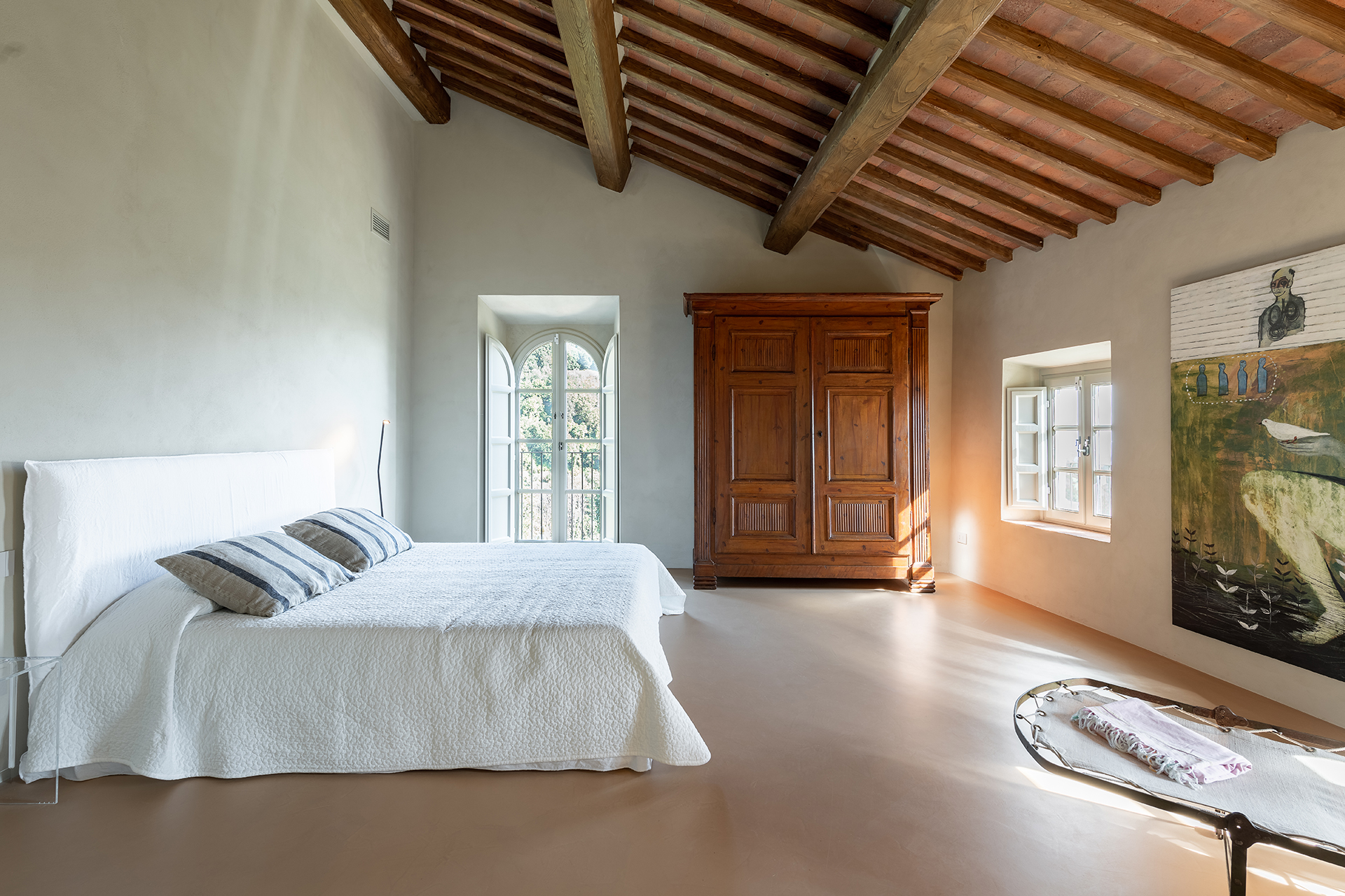 la-rocca-by-boutique_farmhouse_tuscany-italy_interior-bed-room-design.jpg