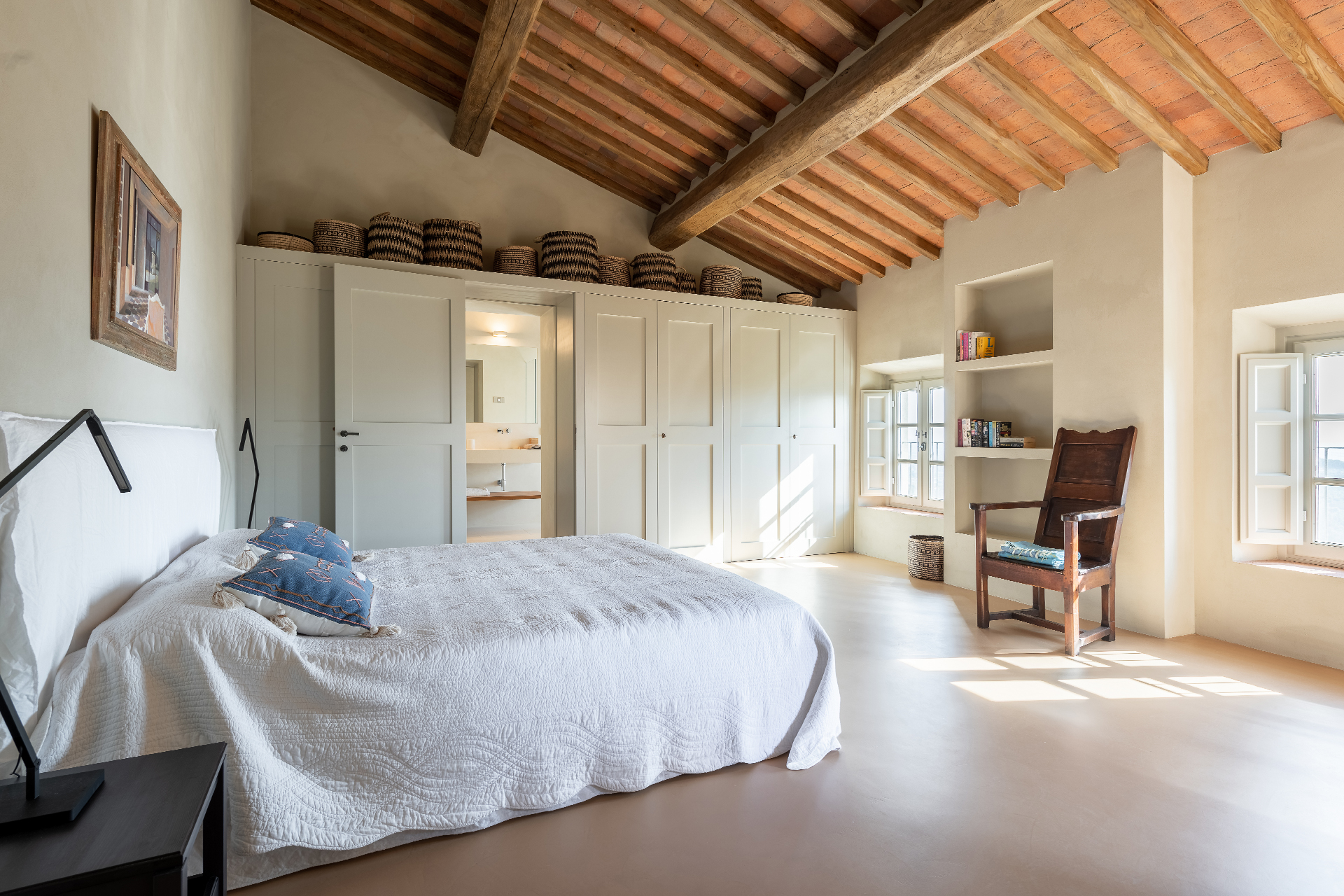 la-rocca-by-boutique_farmhouse_tuscany-italy_interior-bed-room-space.jpg