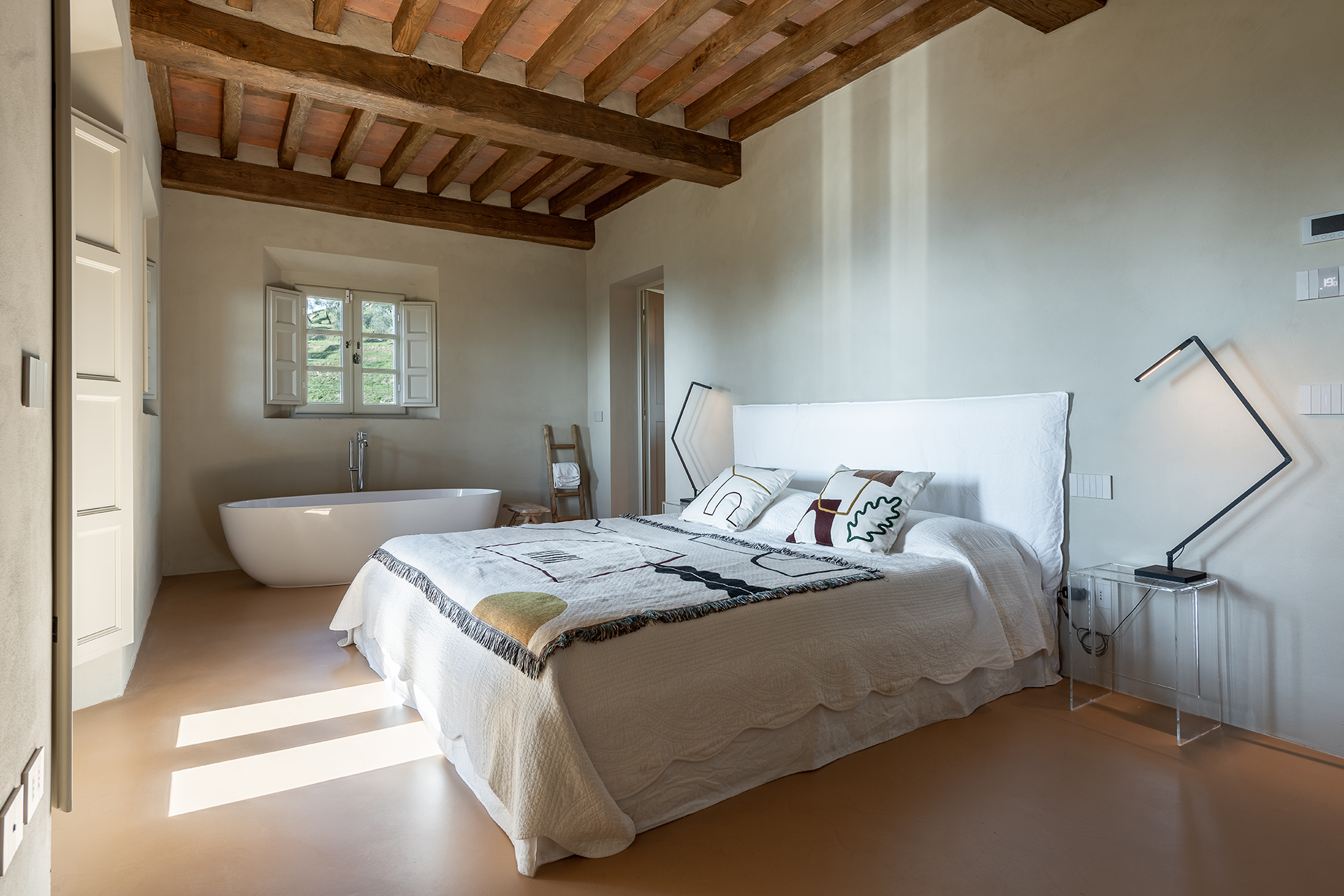 la-rocca-by-boutique_farmhouse_tuscany-italy_interior-bedroom.jpg