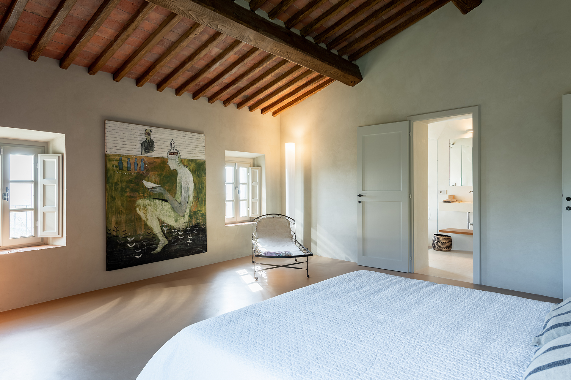 la-rocca-by-boutique_farmhouse_tuscany-italy_interior-bedroom-detail.jpg