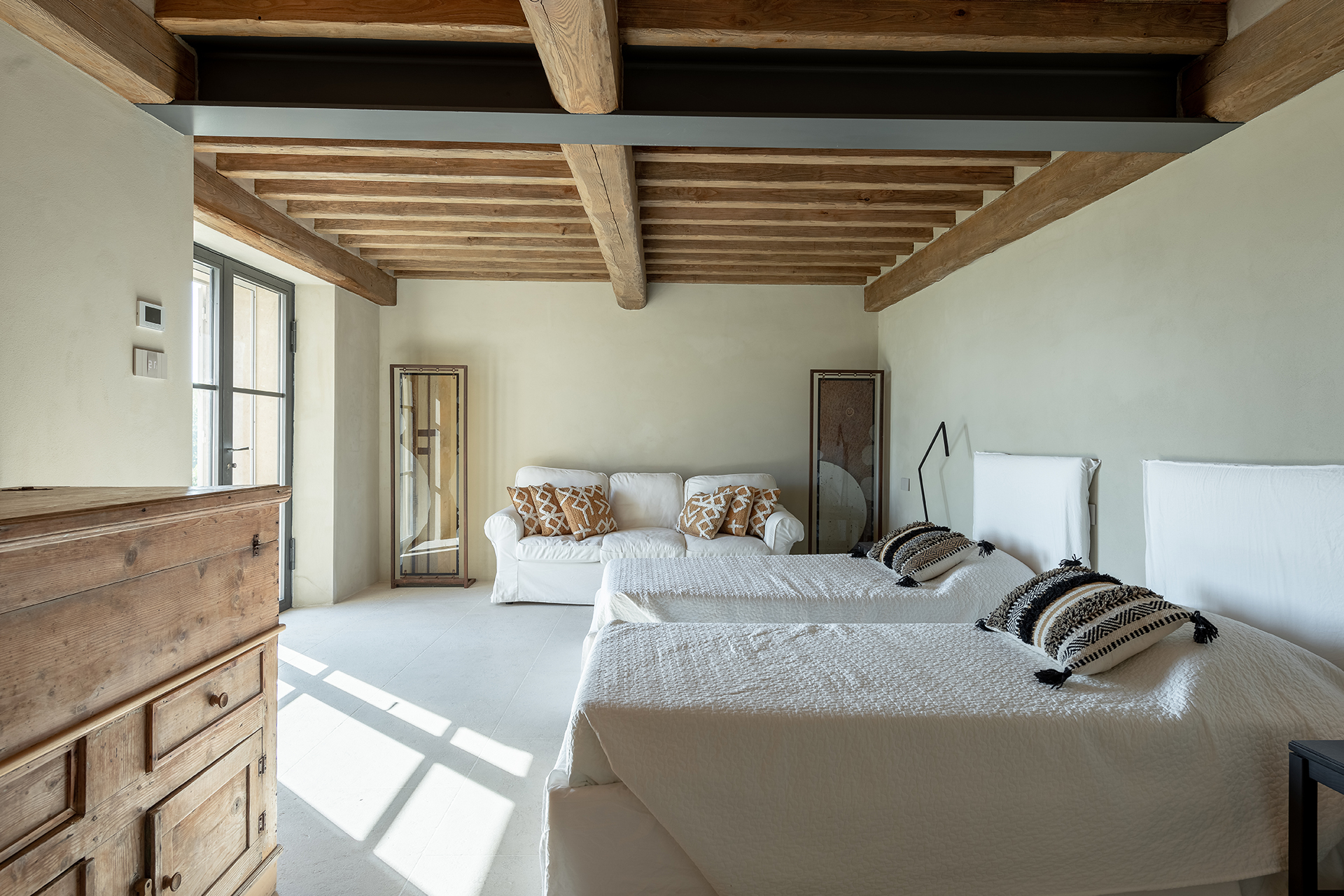 la-rocca-by-boutique_farmhouse_tuscany-italy_interior-beds.jpg