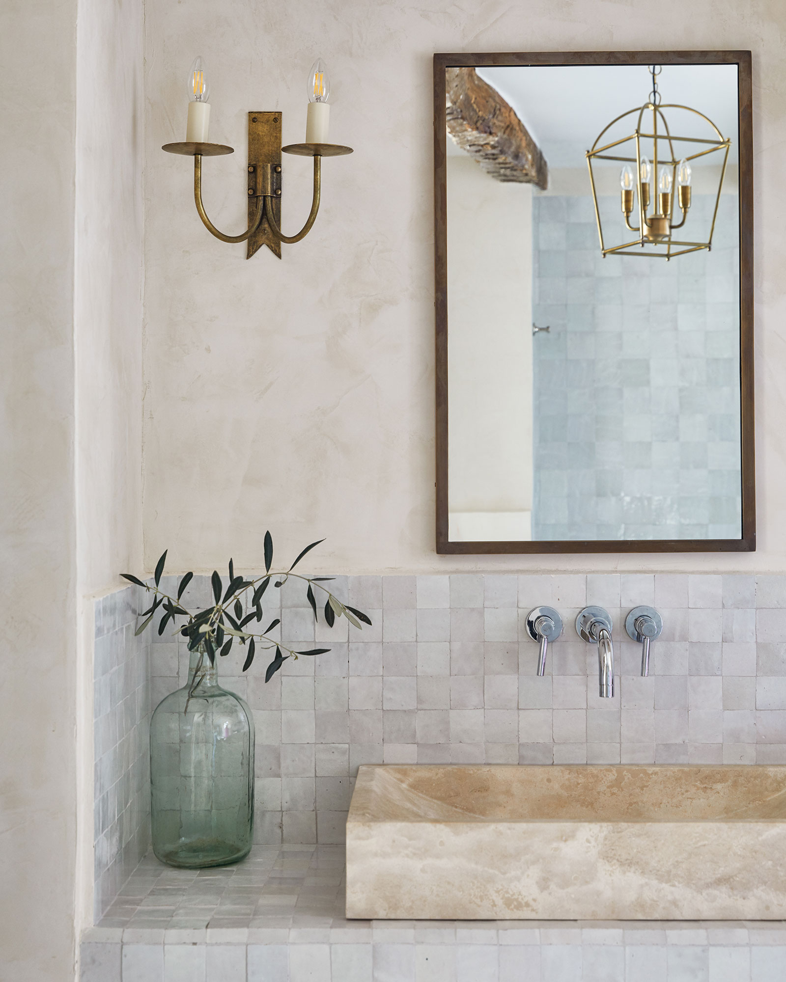 numéro-5_townhouse_Saint-Paul-de-Vence-France_interior-bath-room-detail.jpg
