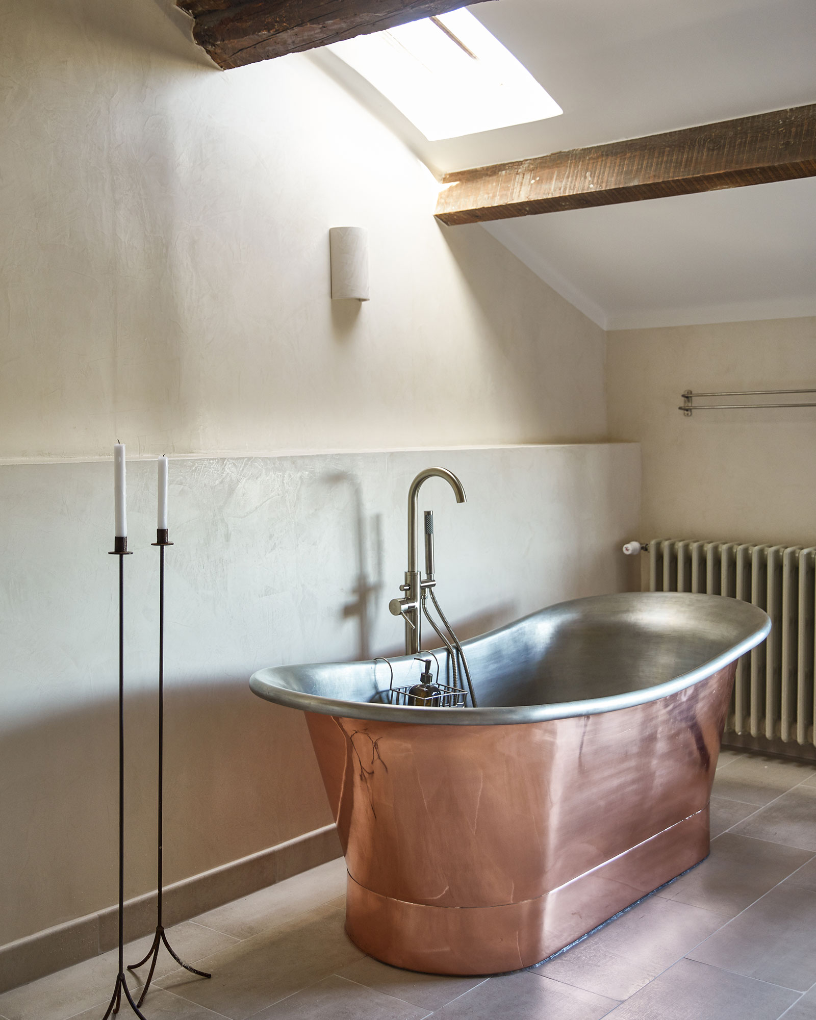 numéro-5_townhouse_Saint-Paul-de-Vence-France_interior-bath-tub.jpg
