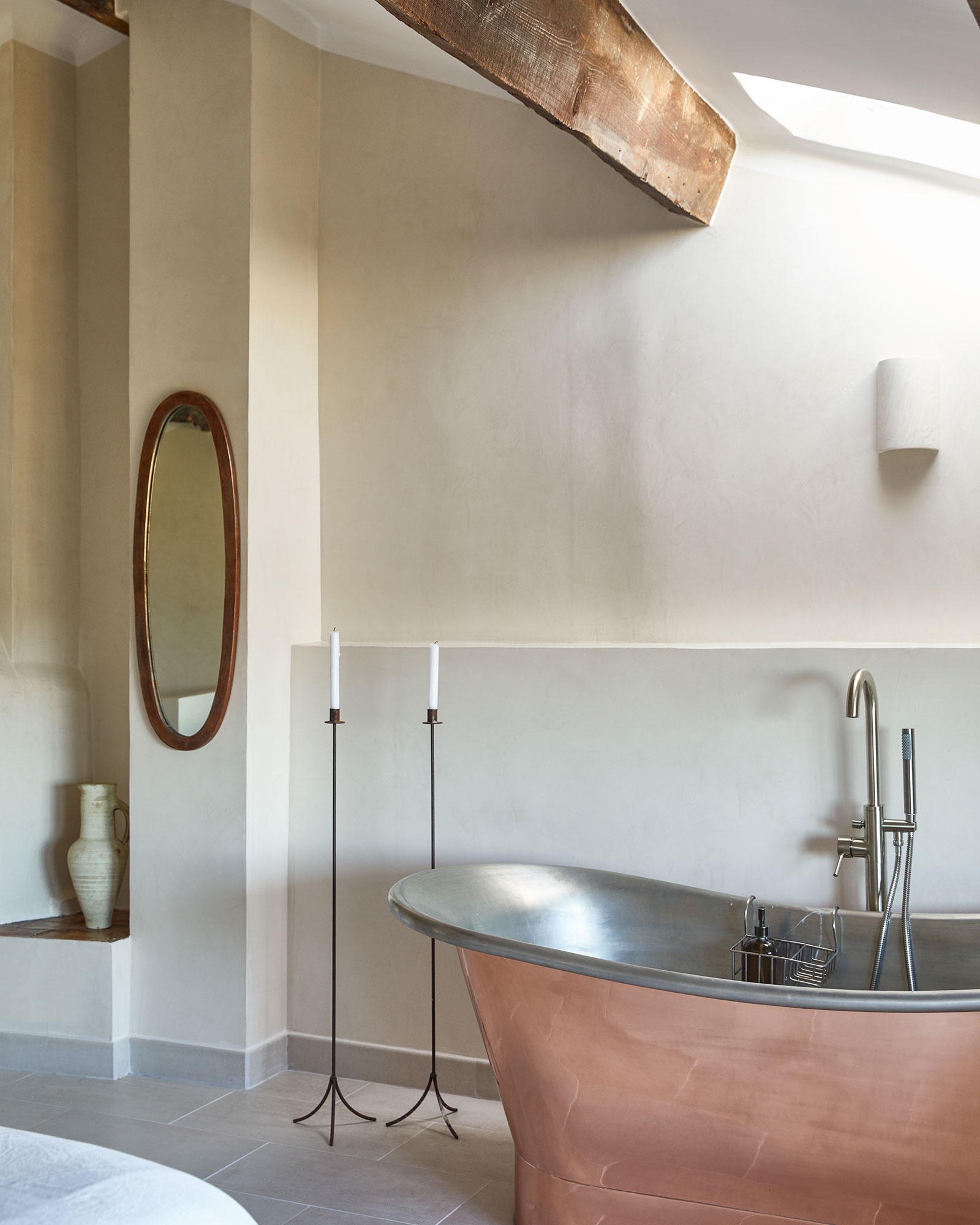 numéro-5_townhouse_Saint-Paul-de-Vence-France_interior-bath-tub-detail.jpg
