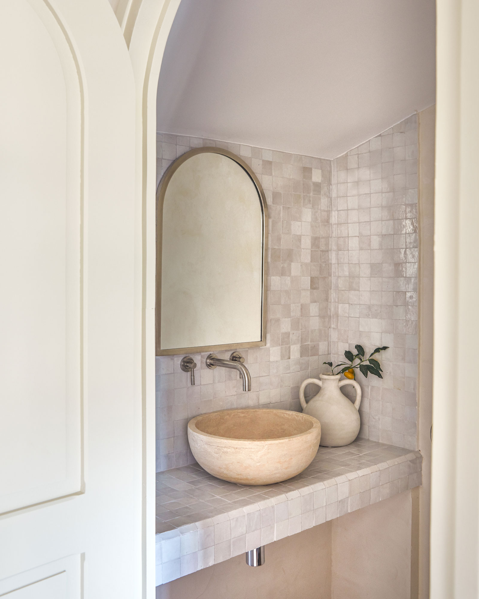 numéro-5_townhouse_Saint-Paul-de-Vence-France_interior-bathroom-design.jpg