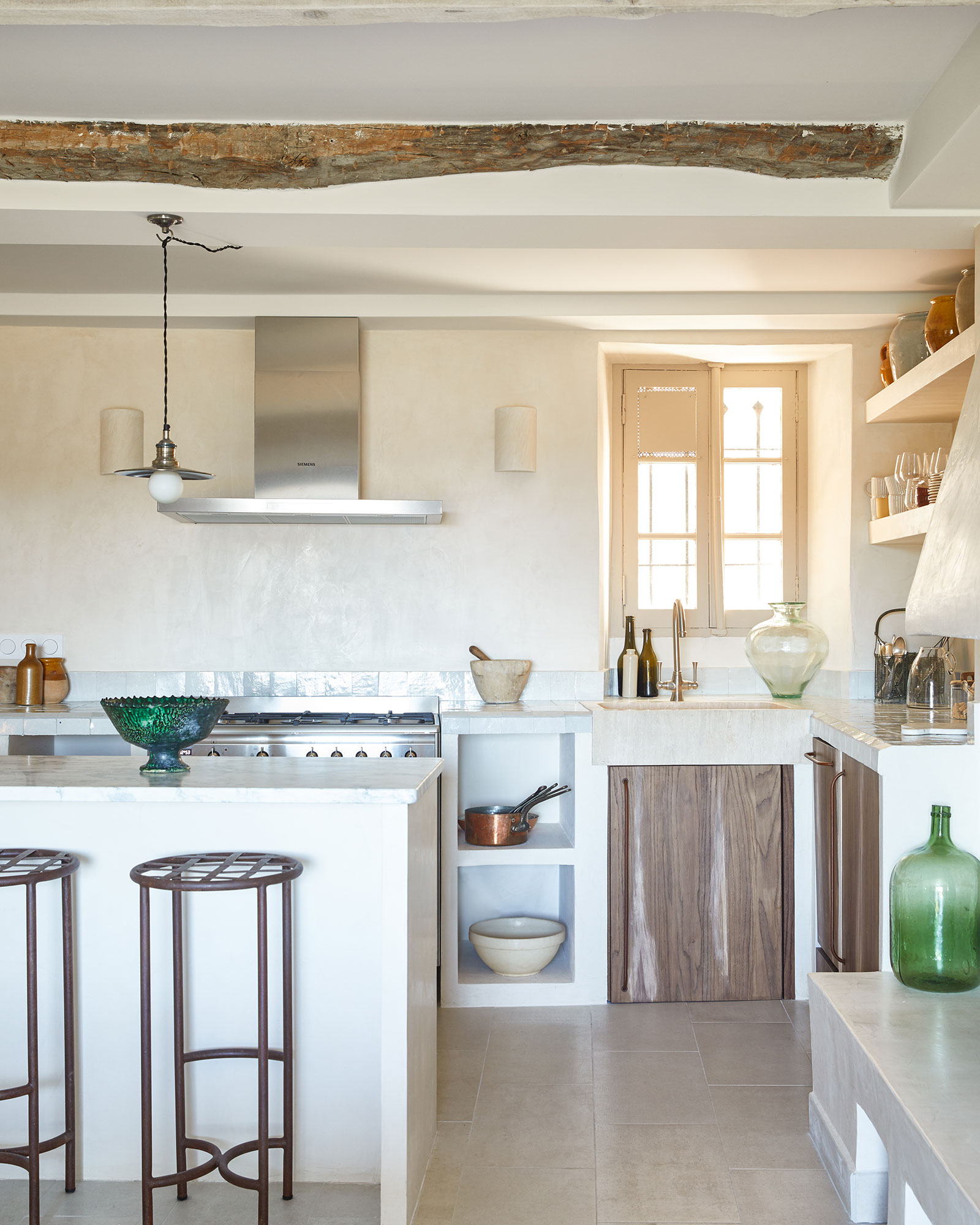numéro-5_townhouse_Saint-Paul-de-Vence-France_interior-kitchen-design.jpg