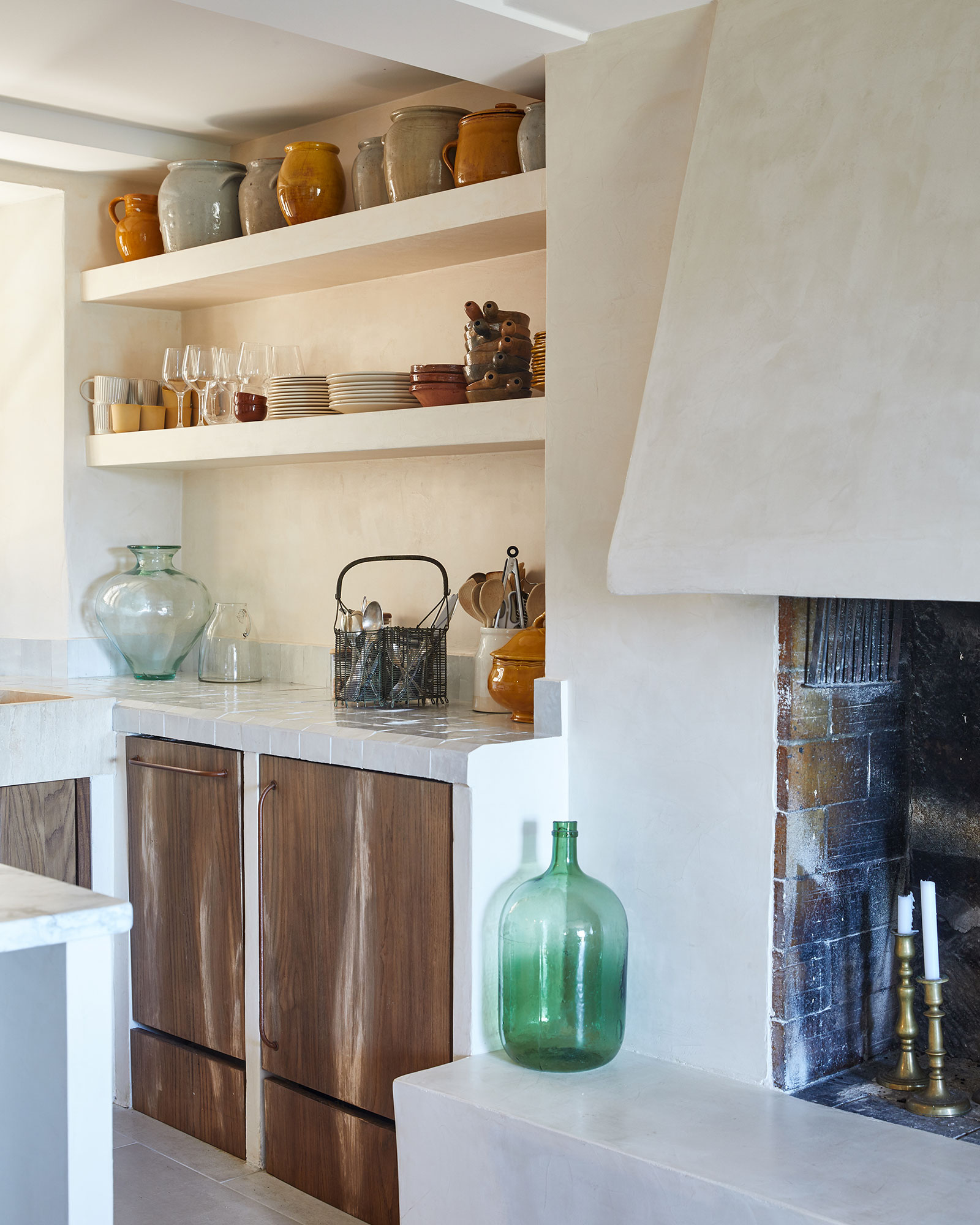 numéro-5_townhouse_Saint-Paul-de-Vence-France_interior-kitchen-detail.jpg