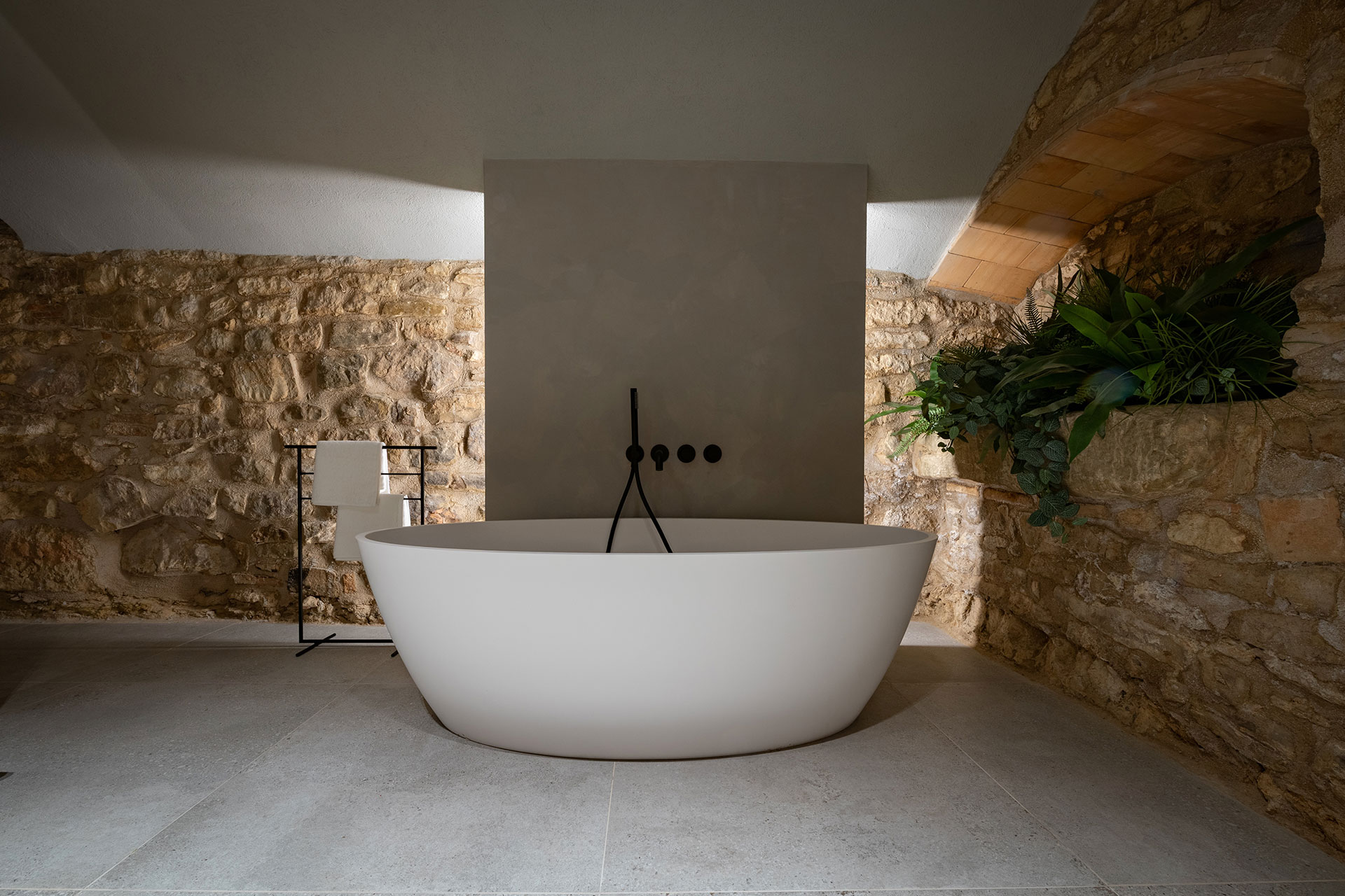 mas-summit_villa_catalonia-spain_interior-bathroom-tub.jpg