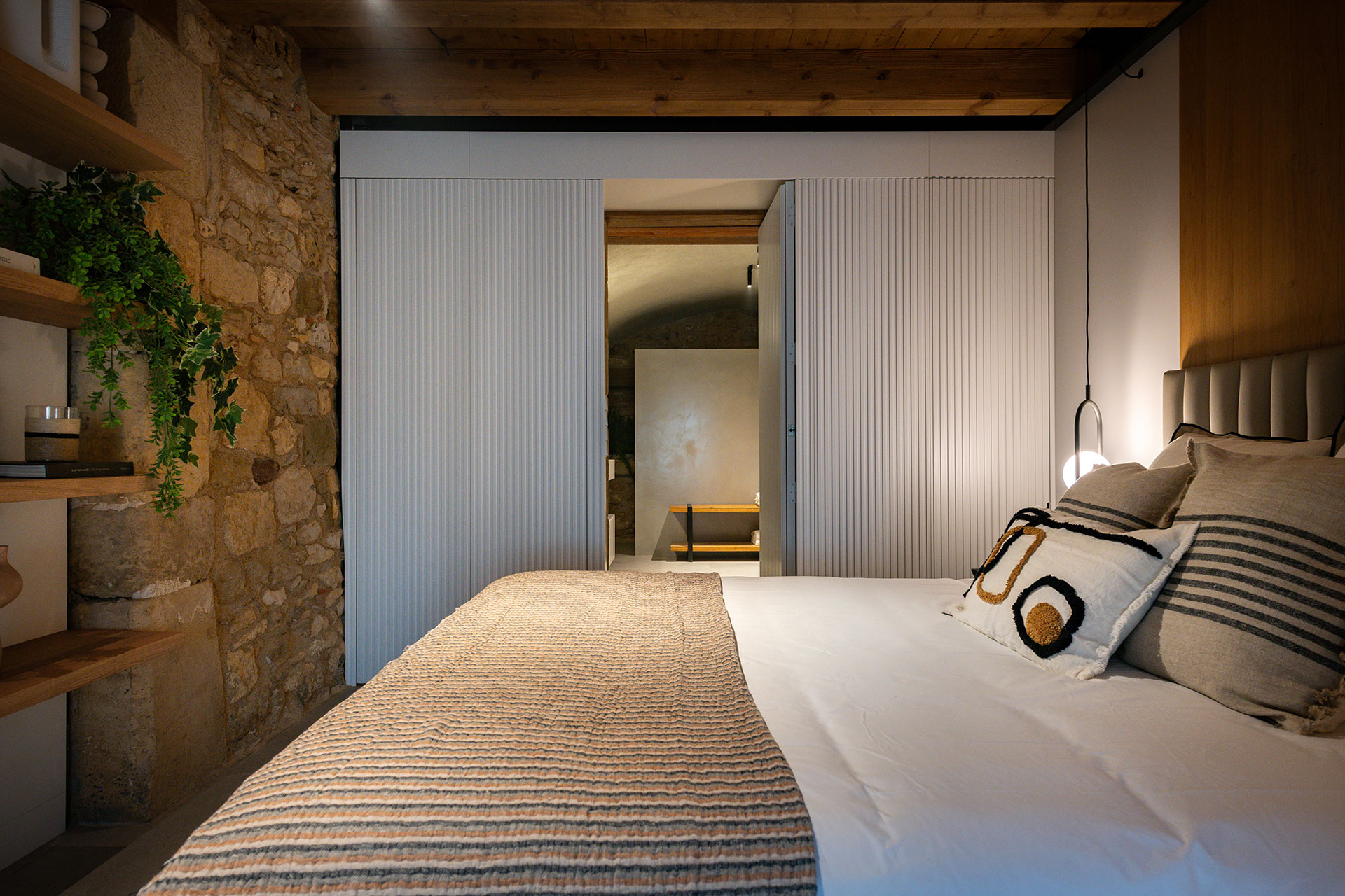 mas-summit_villa_catalonia-spain_interior-bed.jpg