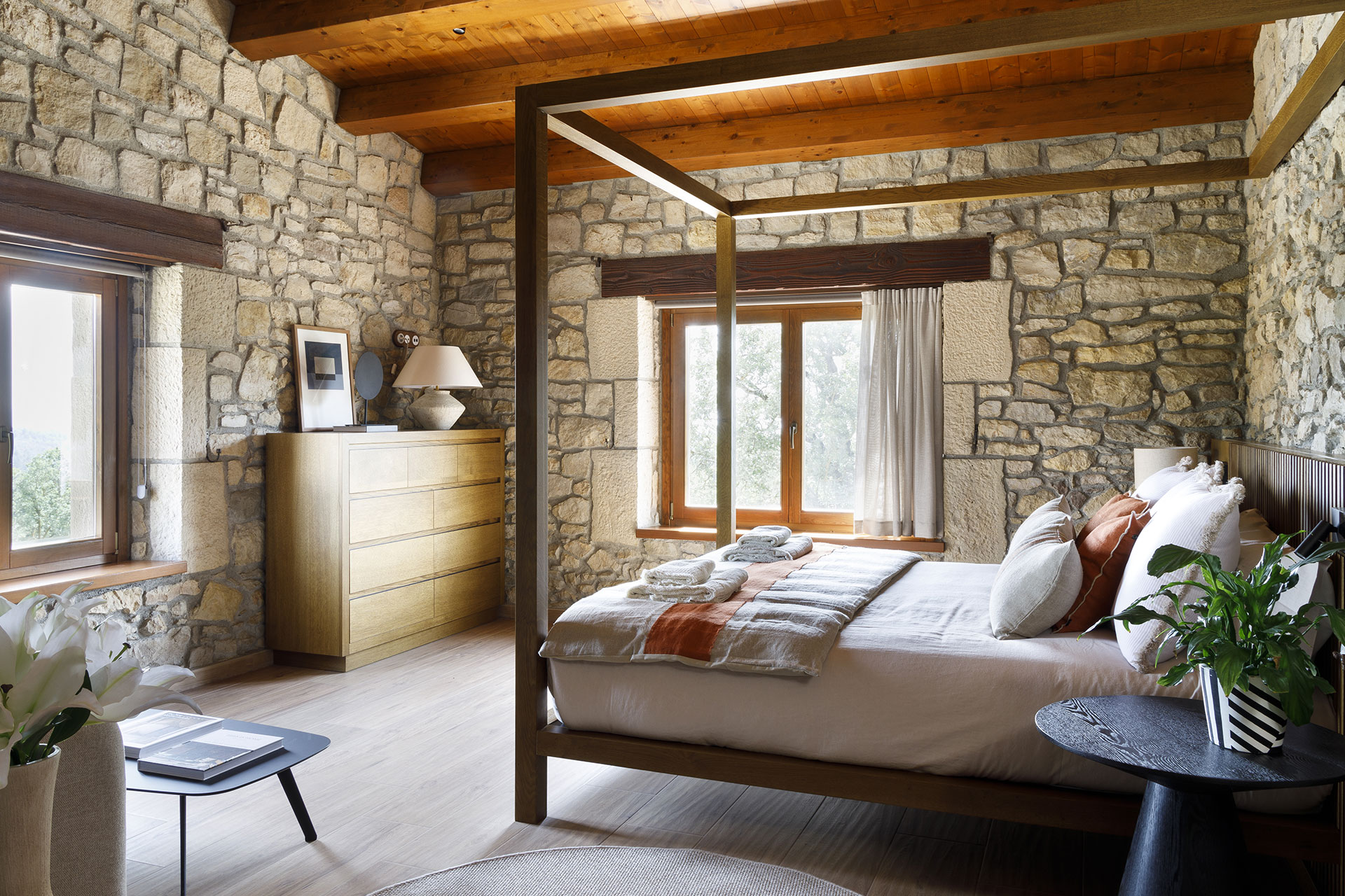 mas-summit_villa_catalonia-spain_interior-bedroom-space.jpg