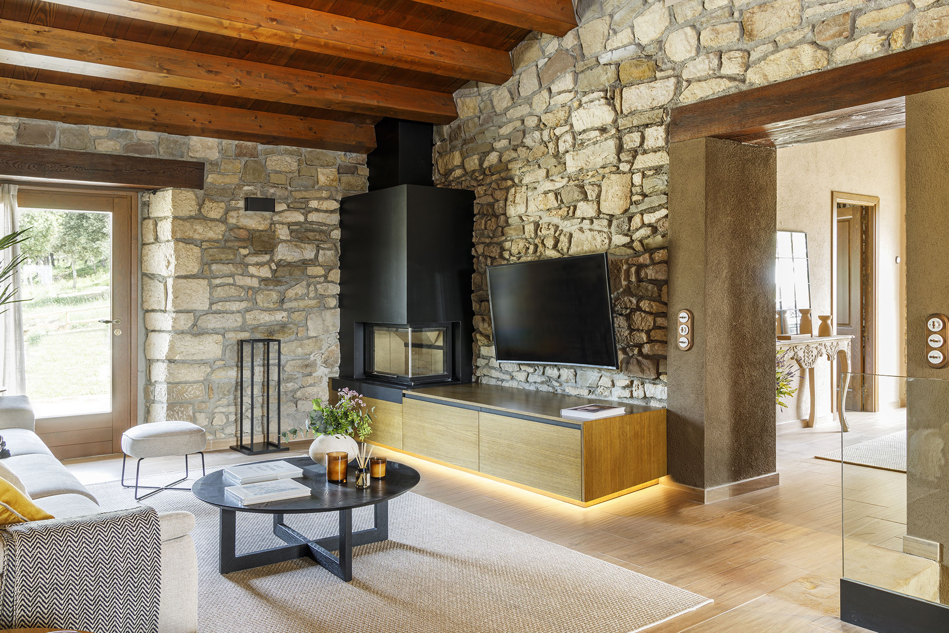 mas-summit_villa_catalonia-spain_interior-tv.jpg