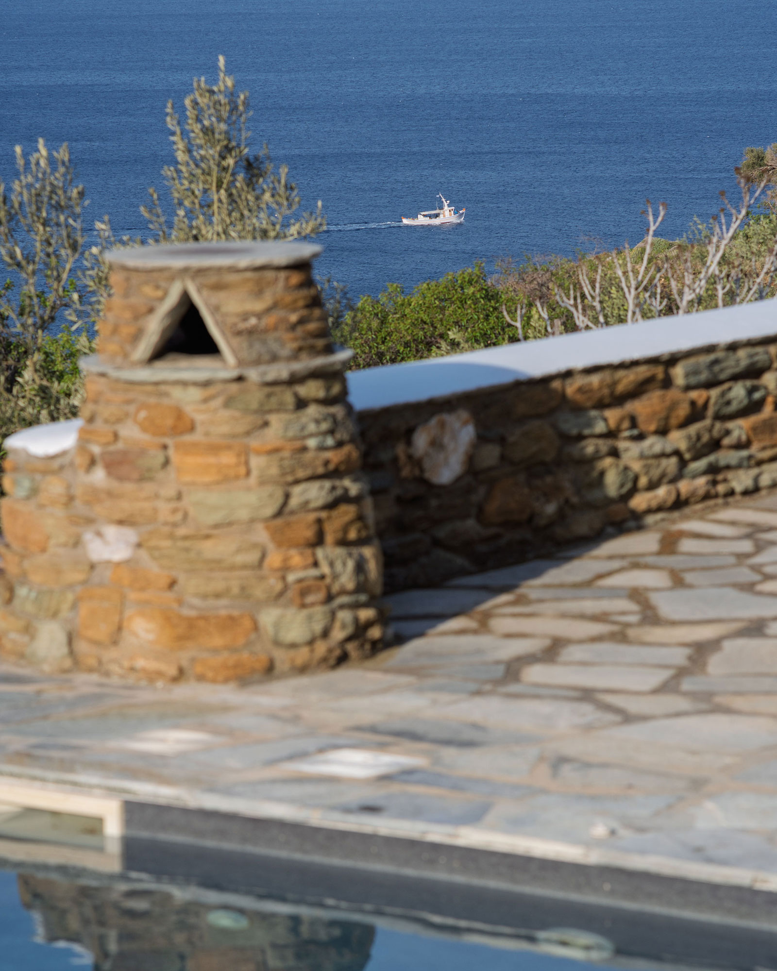 villa-riza_villa_andros-greece_exterior-detail-view.jpg