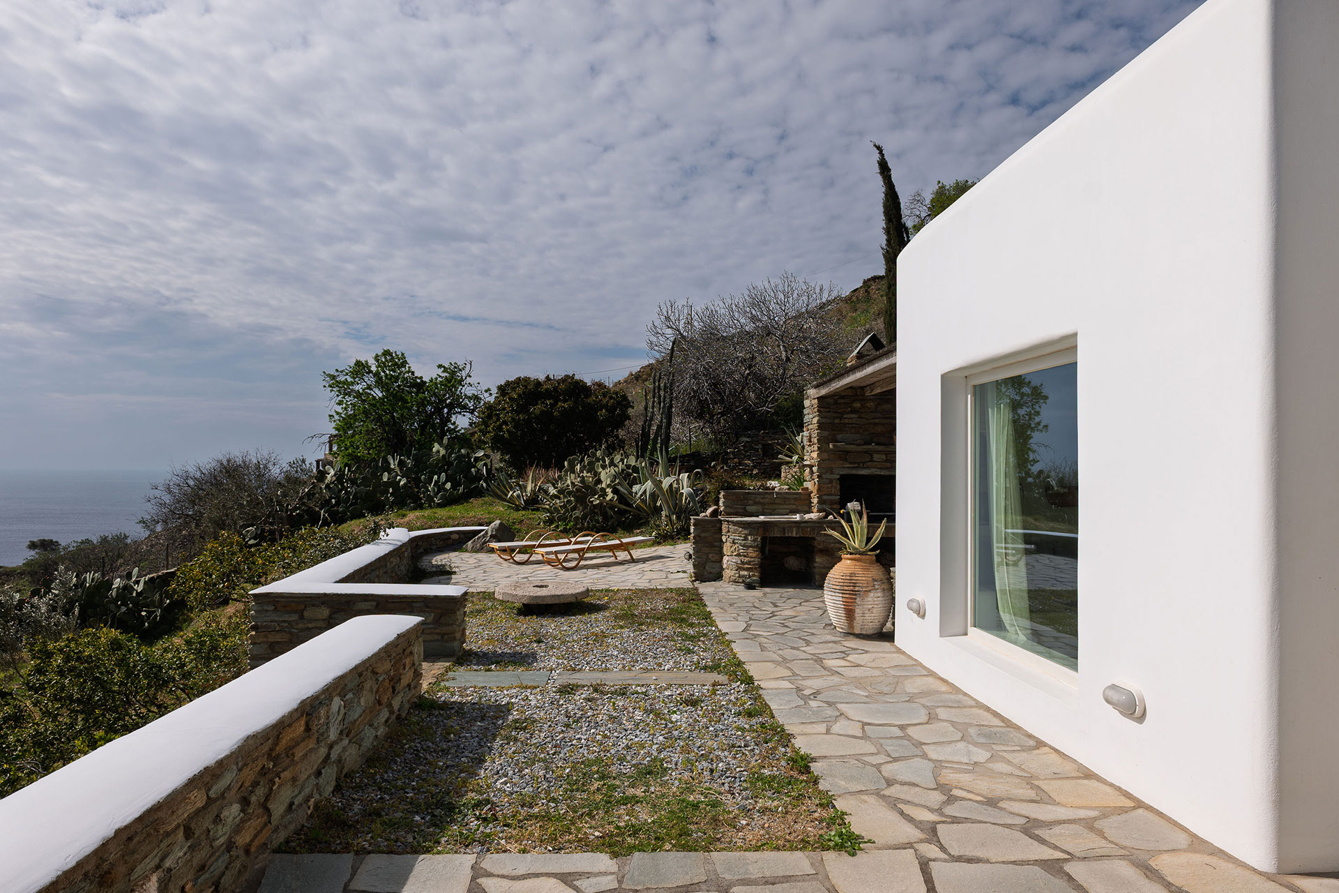 villa-riza_villa_andros-greece_exterior-facade.jpg