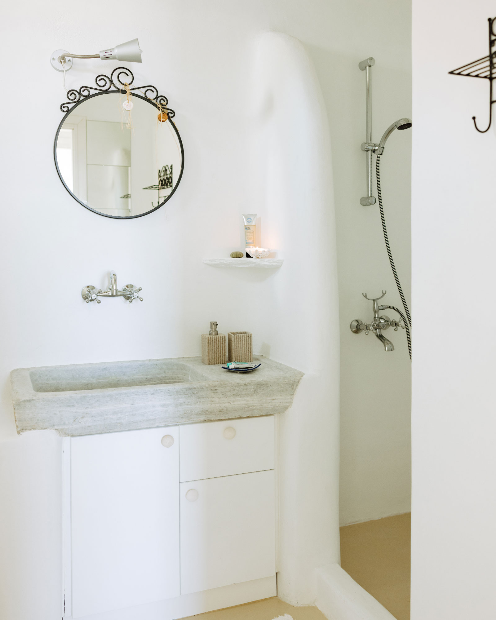 villa-riza_villa_andros-greece_interior-bathroom.jpg