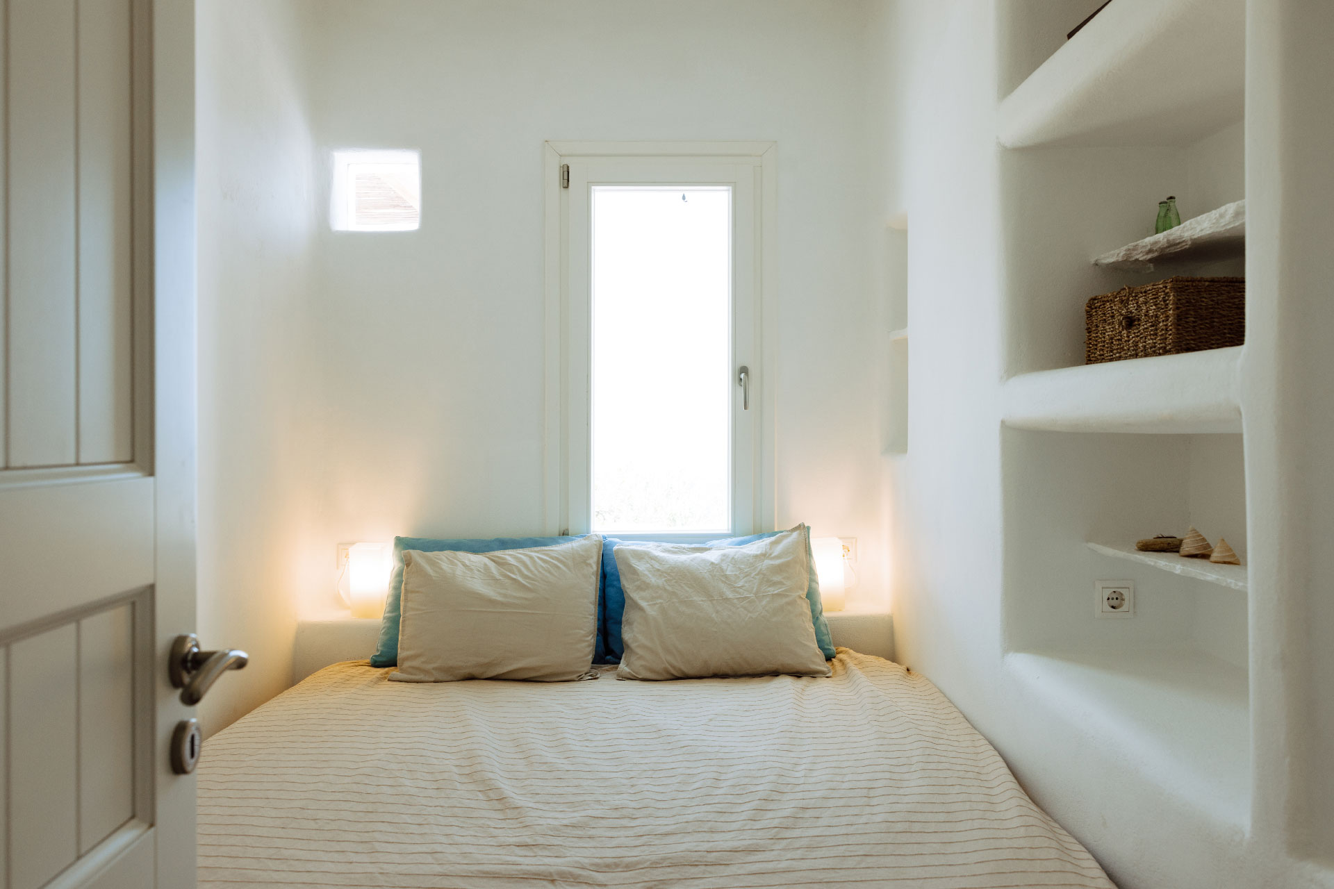 villa-riza_villa_andros-greece_interior-bedroom.jpg
