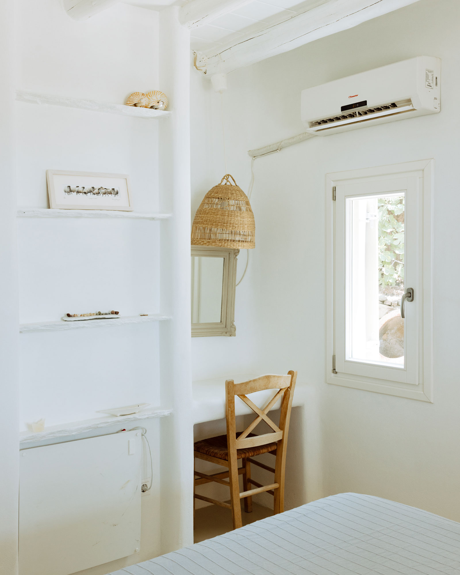 villa-riza_villa_andros-greece_interior-bedroom-desk.jpg