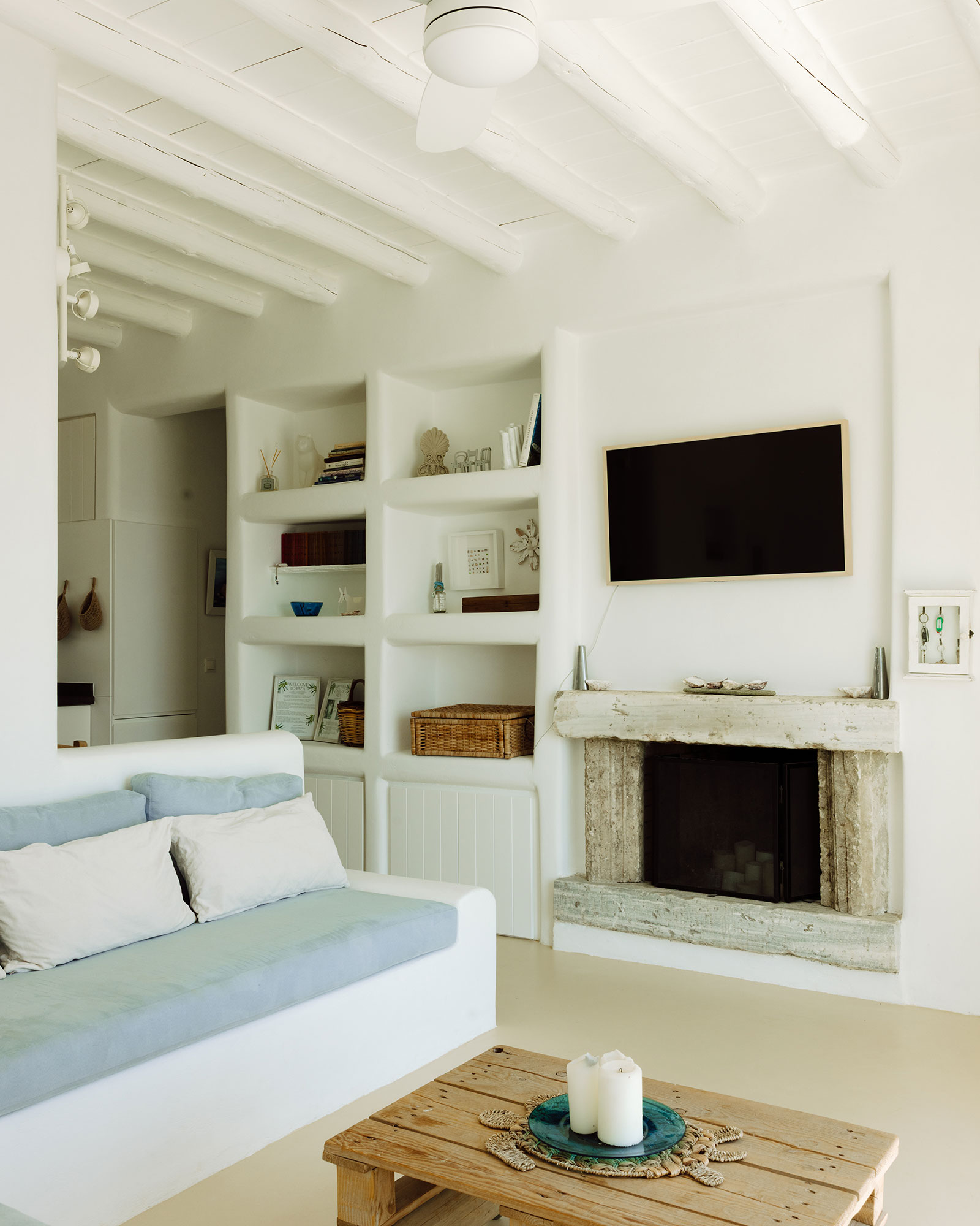 villa-riza_villa_andros-greece_interior-fireplace.jpg