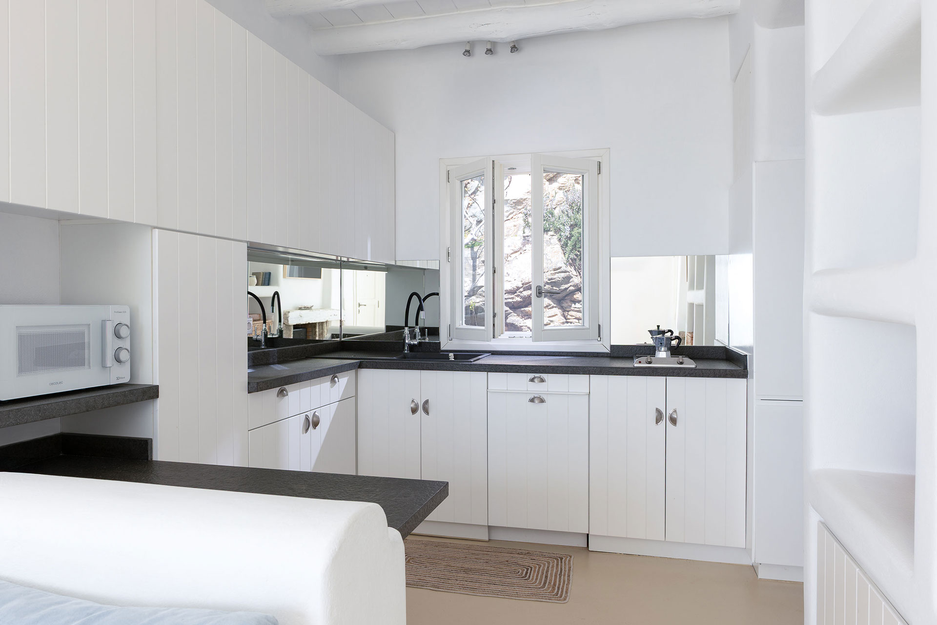 villa-riza_villa_andros-greece_interior-kitchen.jpg