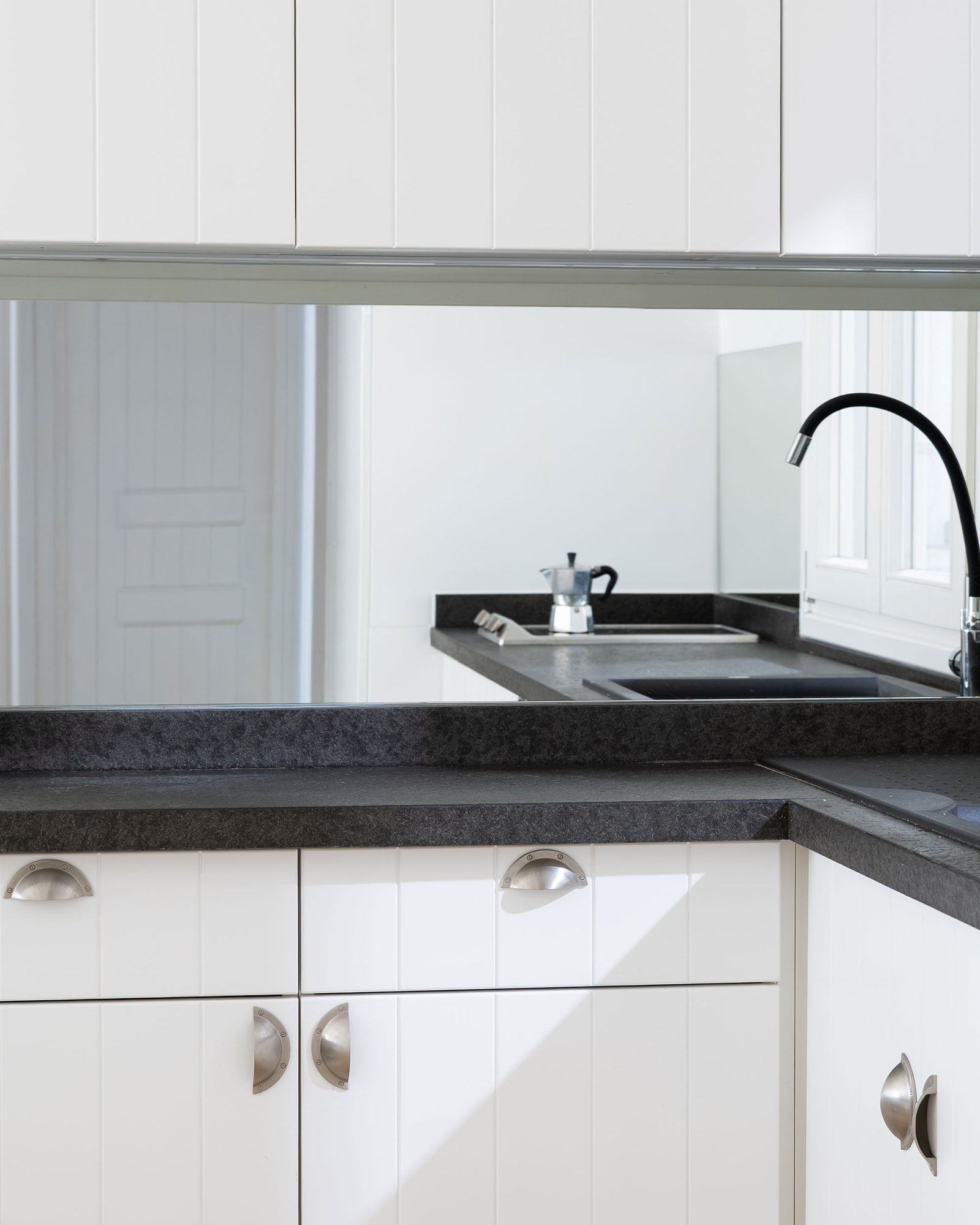 villa-riza_villa_andros-greece_interior-kitchen-detail.jpg