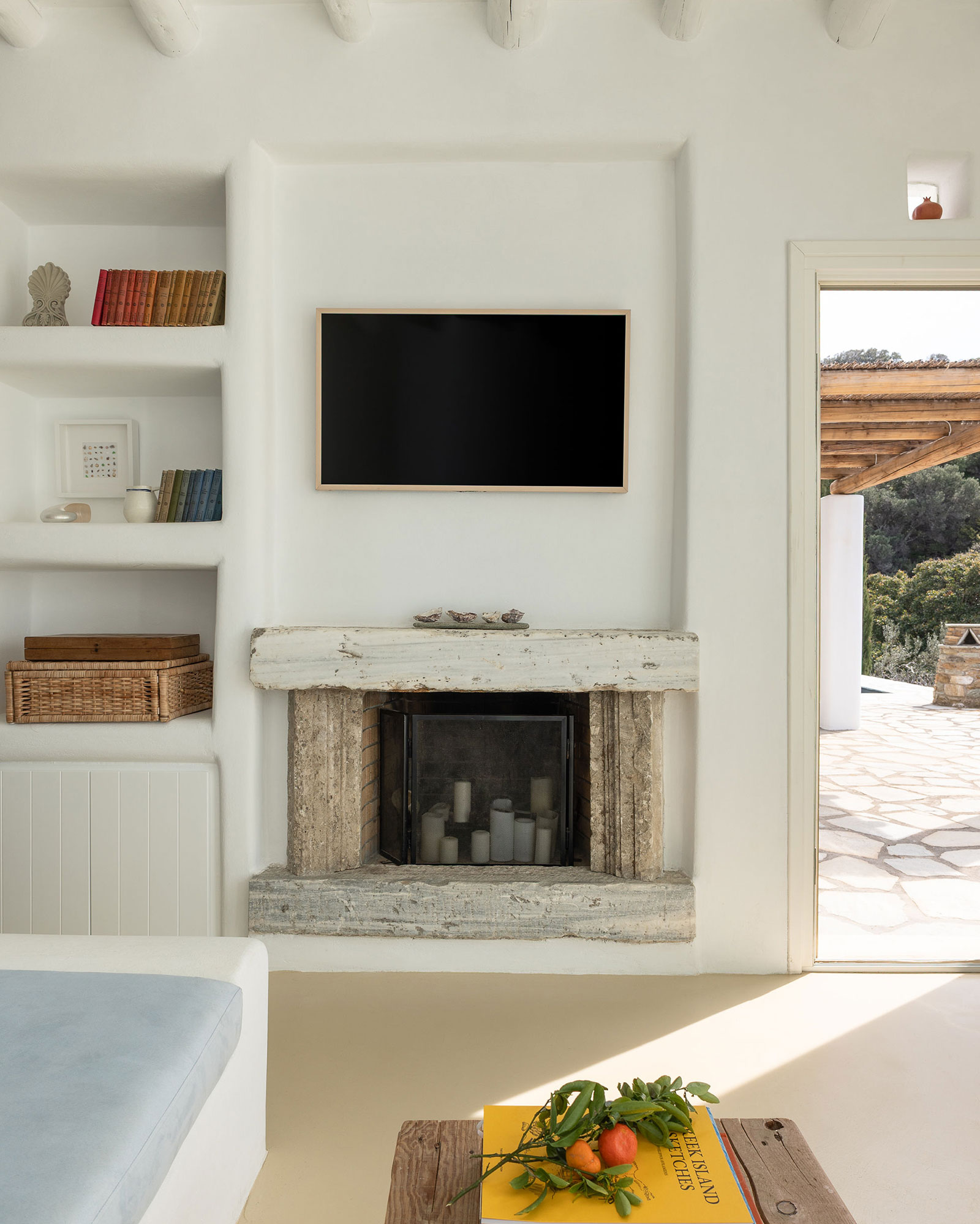 villa-riza_villa_andros-greece_interior-tv.jpg