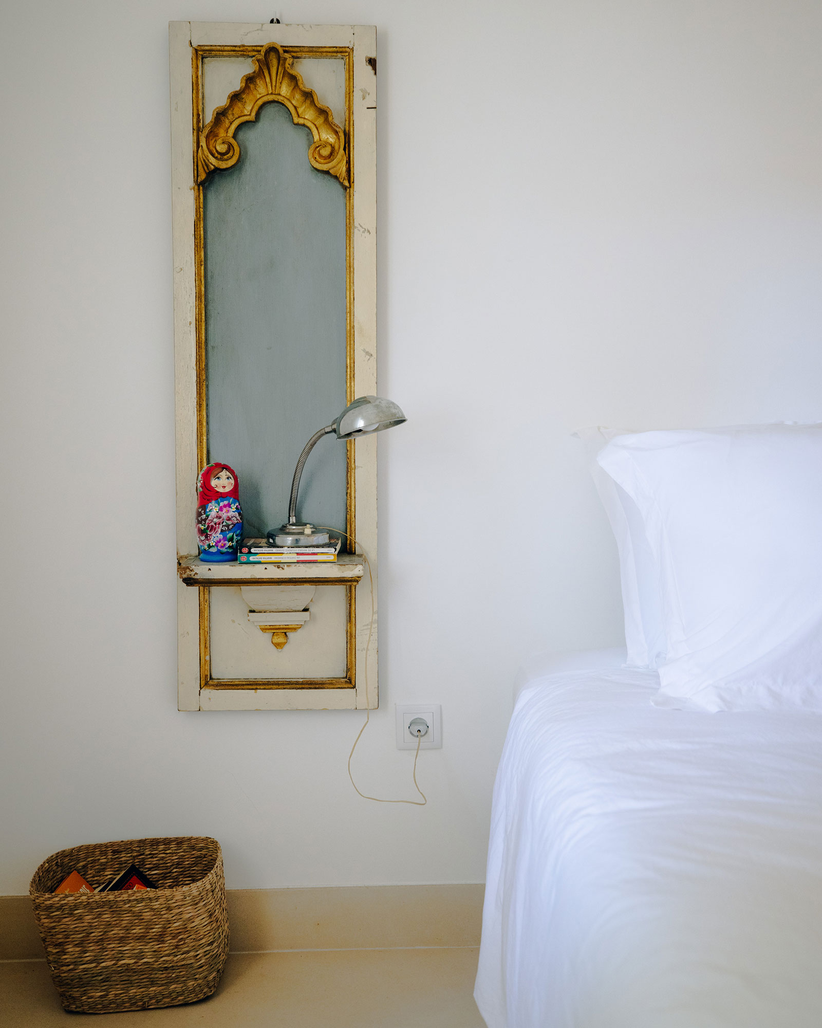casa-cigogne_townhouse_melides-setubal-portugal_interior-bed-detail-mirror.jpg