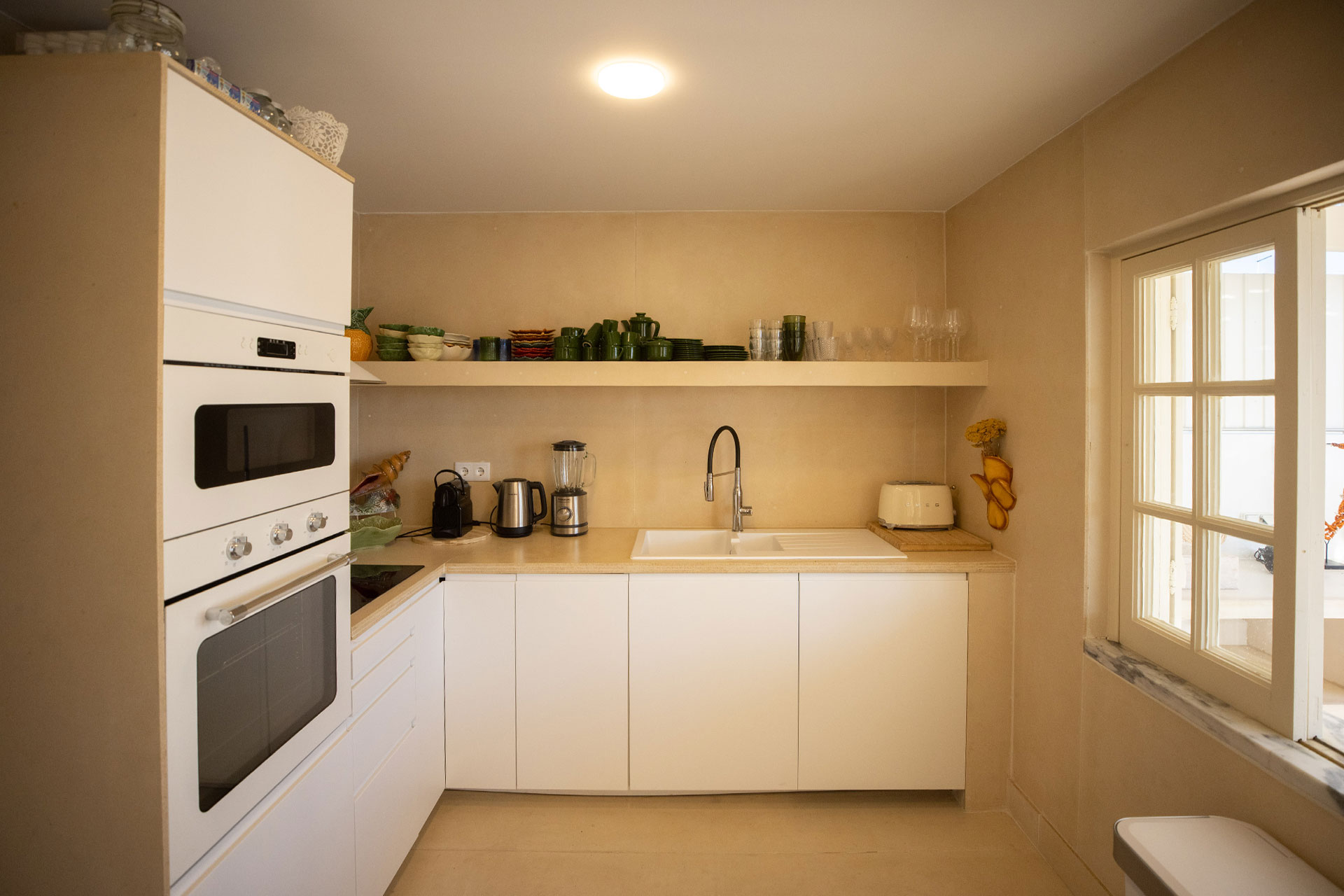 casa-cigogne_townhouse_melides-setubal-portugal_interior-kitchen.jpg