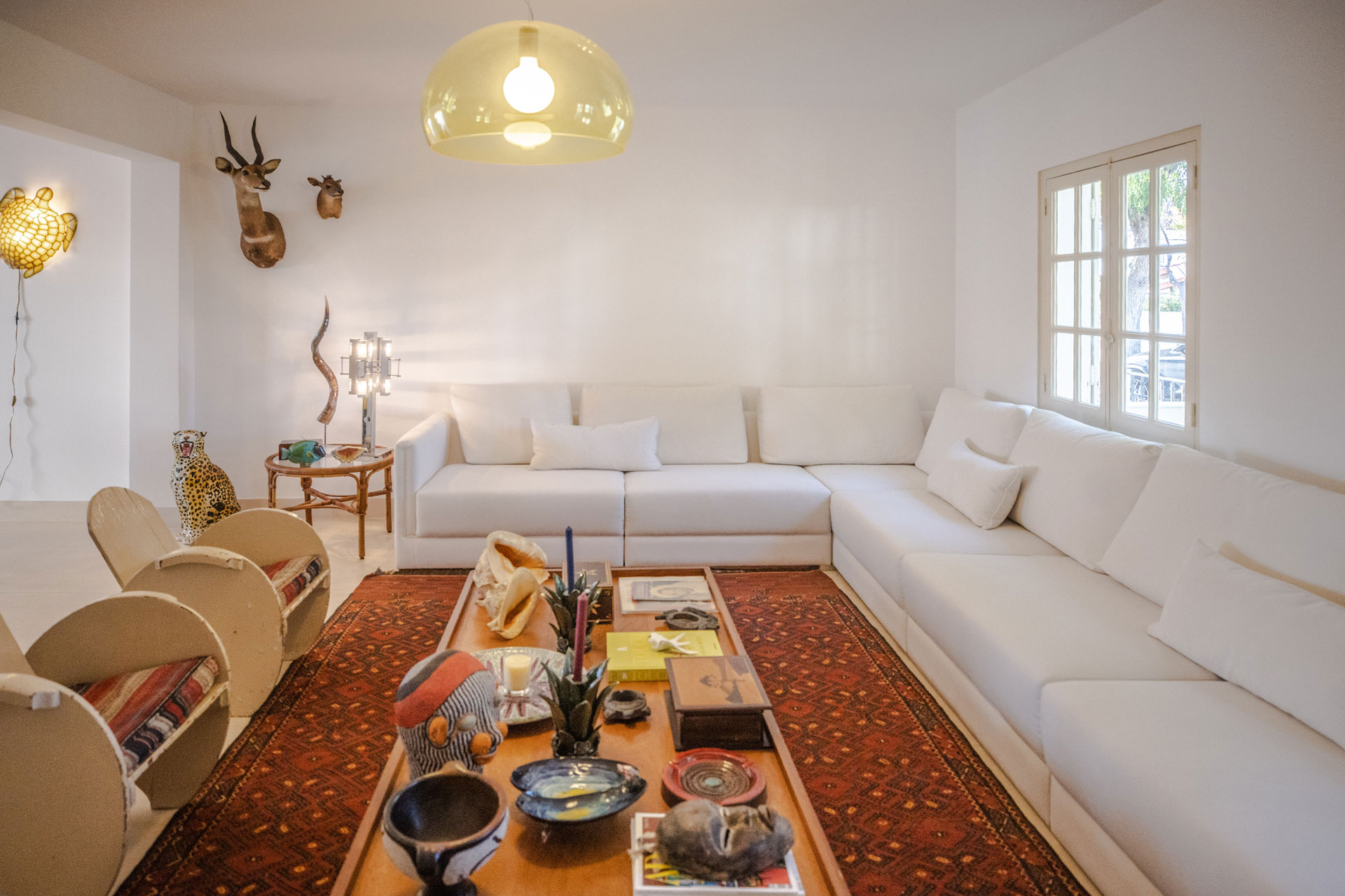 casa-cigogne_townhouse_melides-setubal-portugal_interior-living.jpg
