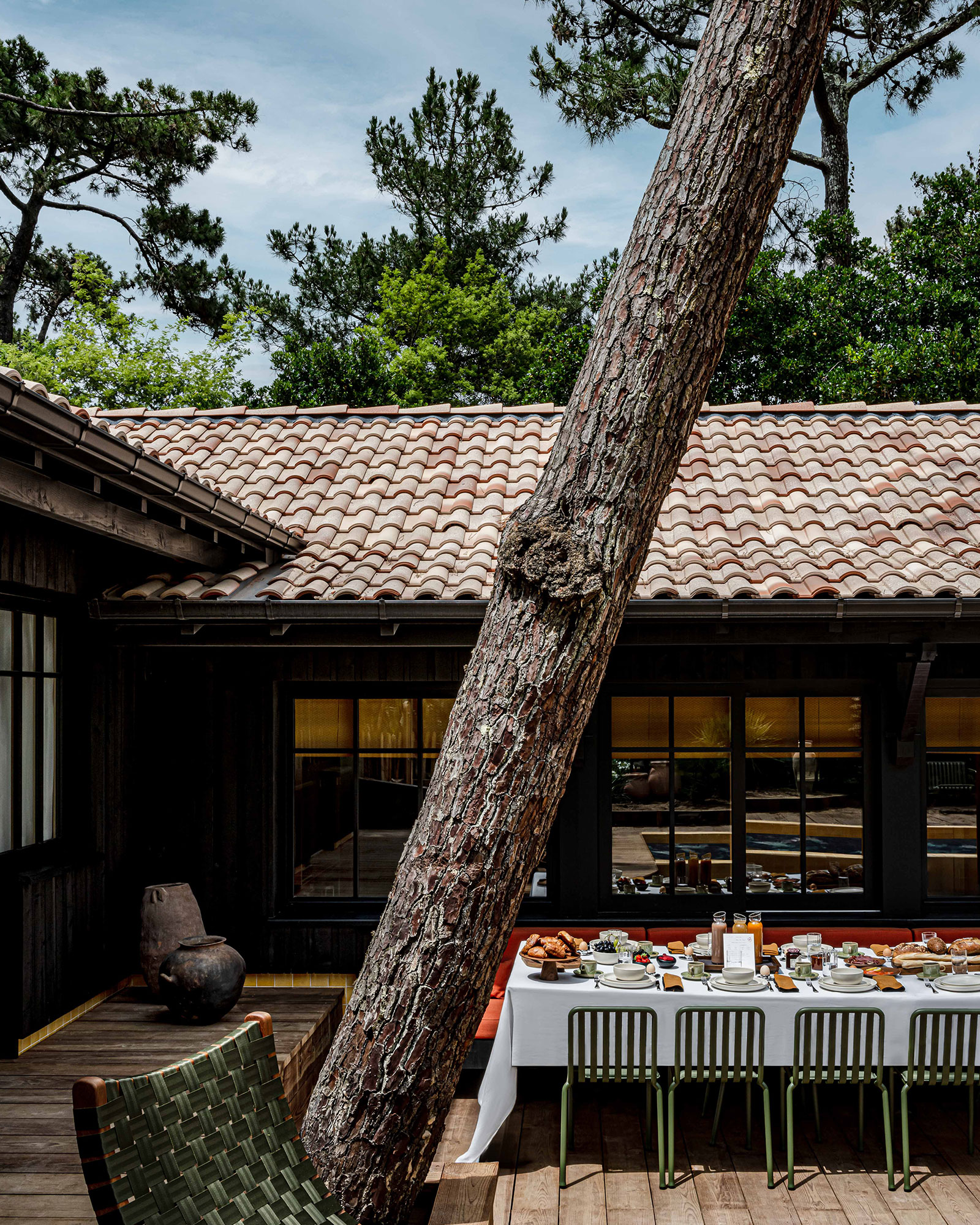 le-coeur-du-ferret_villa_Nouvelle-Aquitaine-france_exterior-space-table.jpg