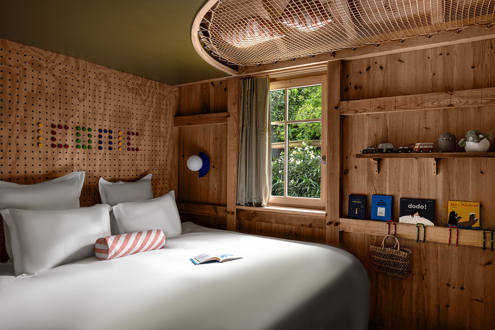 le-coeur-du-ferret_villa_Nouvelle-Aquitaine-france_interior-bedroom-icnonic.jpg