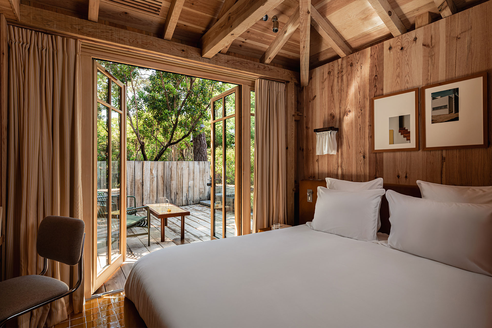 le-coeur-du-ferret_villa_Nouvelle-Aquitaine-france_interior-bedroom-terrace.jpg