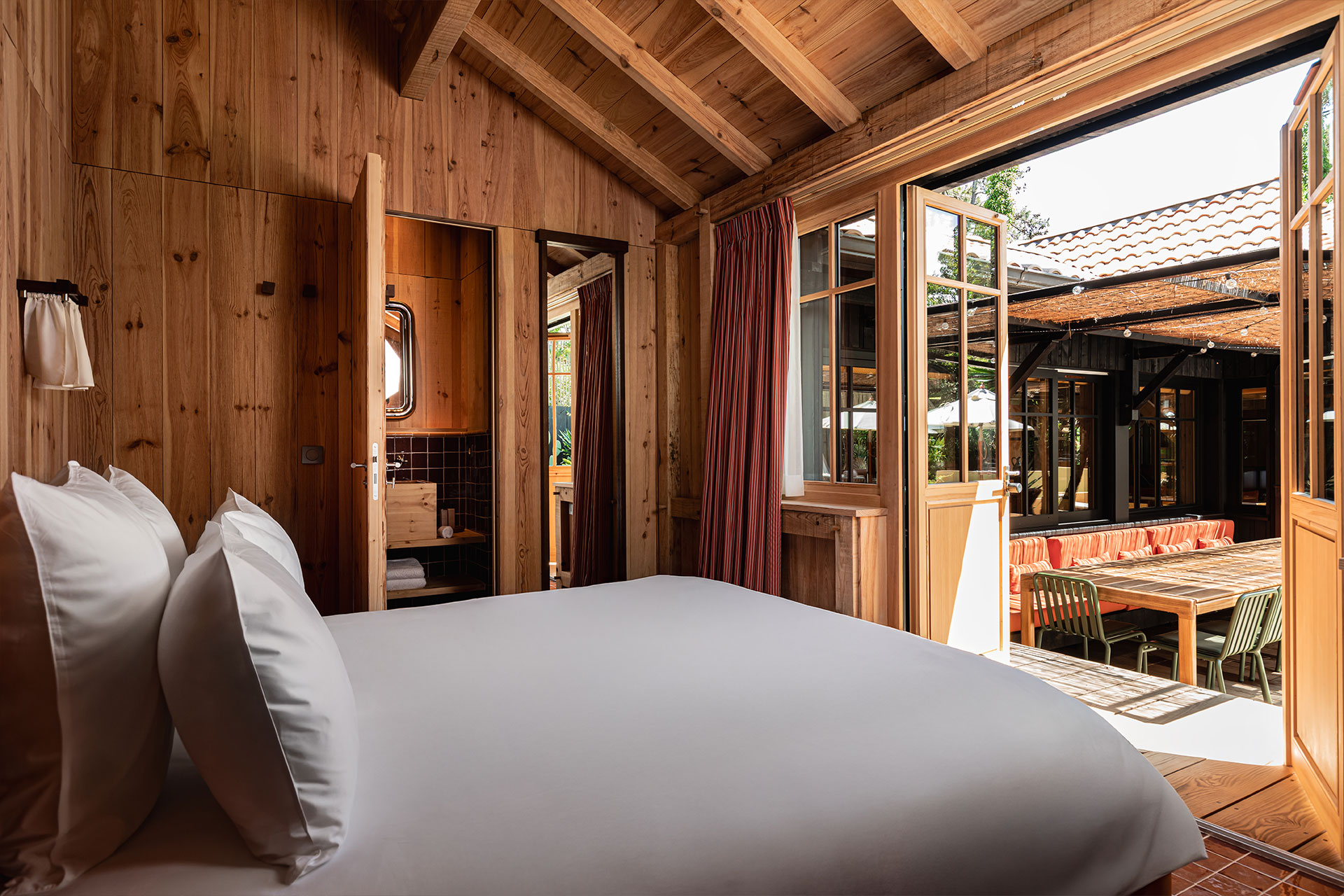 le-coeur-du-ferret_villa_Nouvelle-Aquitaine-france_interior-bedroom-view.jpg