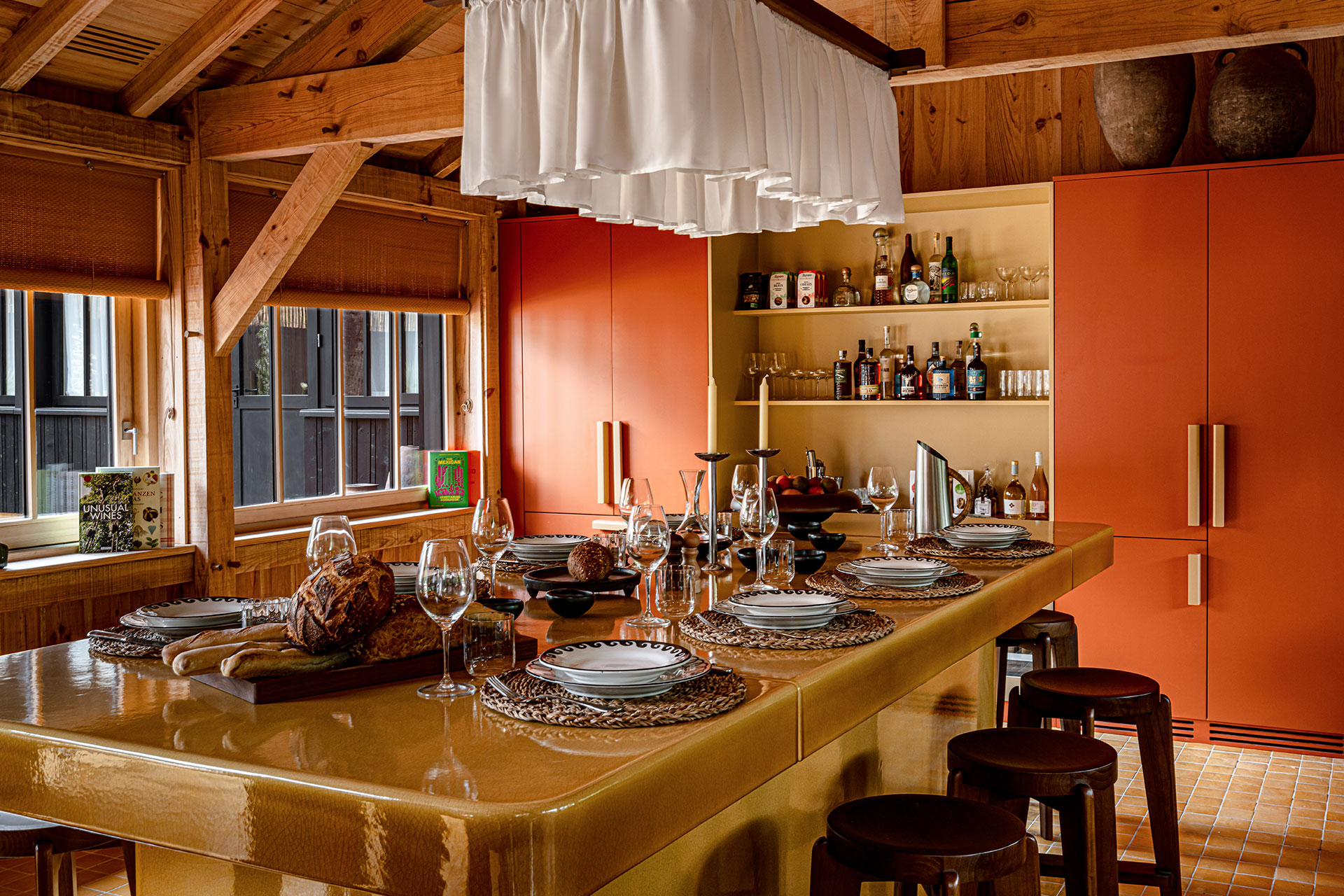 le-coeur-du-ferret_villa_Nouvelle-Aquitaine-france_interior-table.jpg
