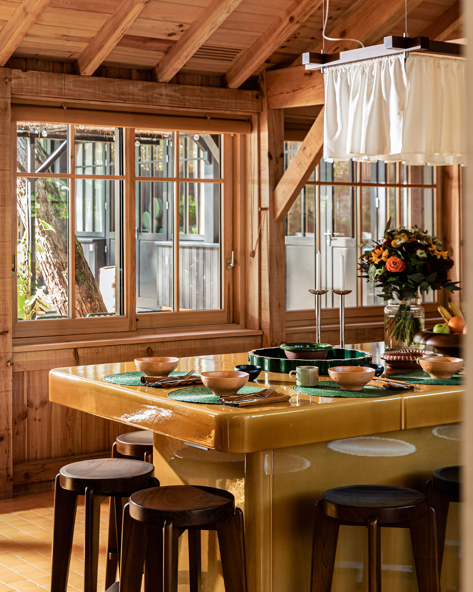 le-coeur-du-ferret_villa_Nouvelle-Aquitaine-france_interior-table-design-detail.jpg