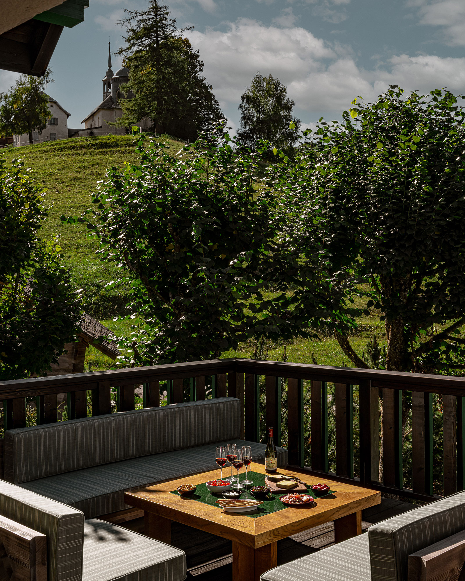 chalet-le-sarto_chalet_Megève-france_exterior-wine.jpg