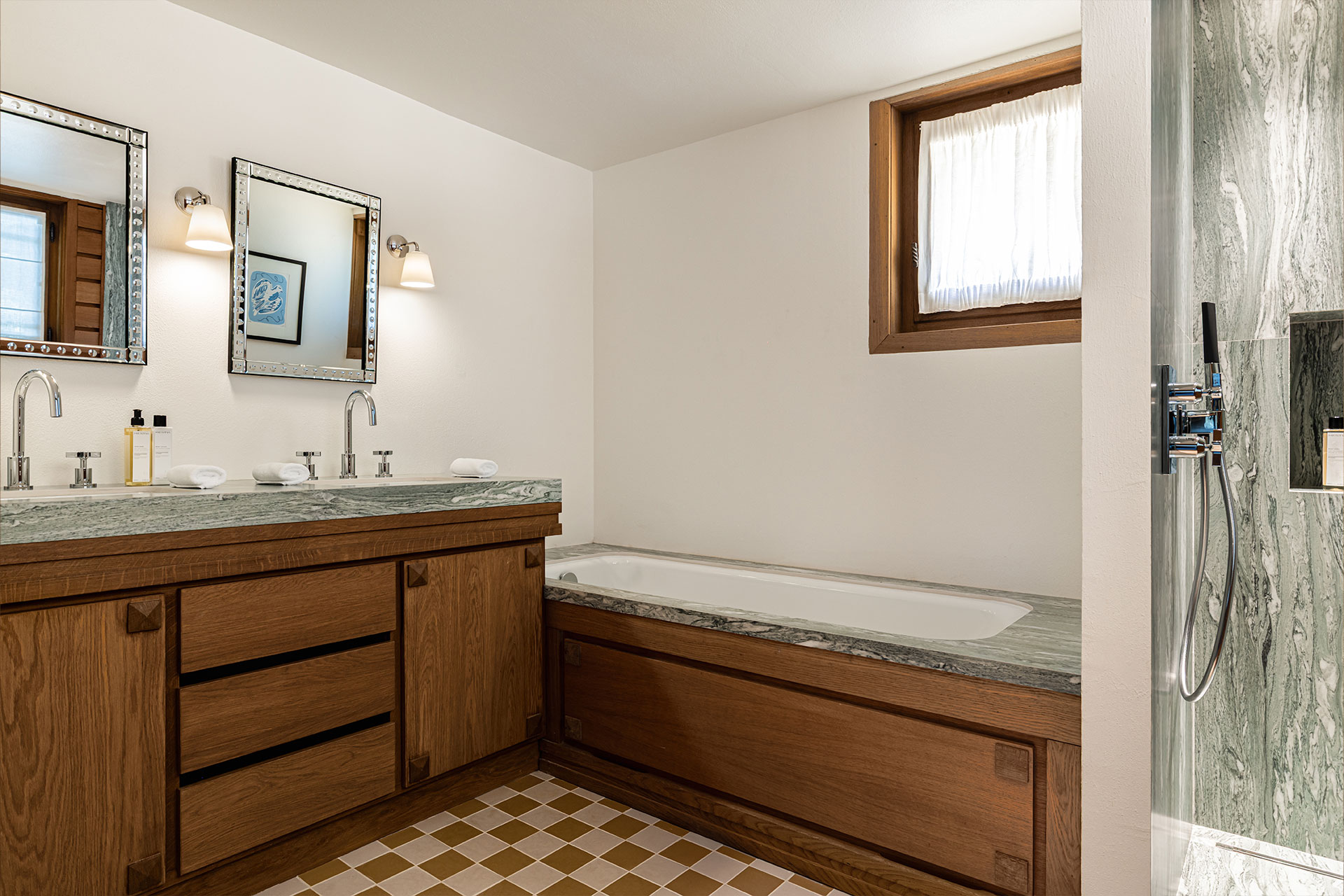 chalet-le-sarto_chalet_Megève-france_interior-bathroom-tub.jpg